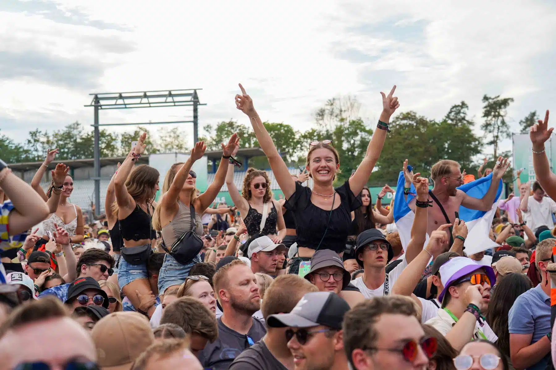 16.09.2023 Der Samstag - Glücksgefühle Festival - The Glück is coming home auf dem Hockenheimring.
FestivalFoto © by Boris Korpak/ bokopictures 16.09.2023 Der Samstag - Glücksgefühle Festival - The Glück is coming home auf dem Hockenheimring.
FestivalFoto © by Boris Korpak/ bokopictures