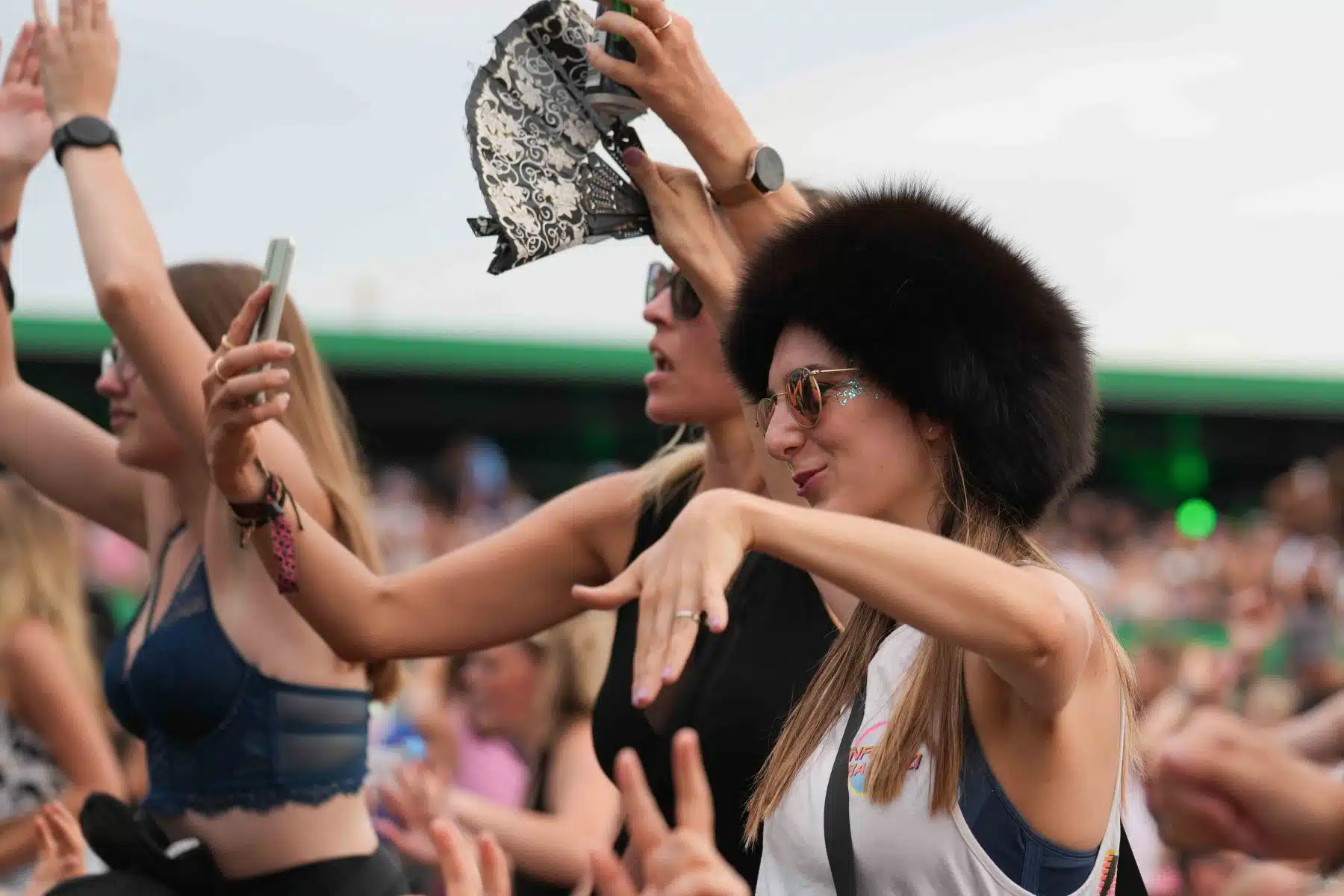 16.09.2023 Der Samstag - Glücksgefühle Festival - The Glück is coming home auf dem Hockenheimring.
FestivalFoto © by Boris Korpak/ bokopictures 16.09.2023 Der Samstag - Glücksgefühle Festival - The Glück is coming home auf dem Hockenheimring.
FestivalFoto © by Boris Korpak/ bokopictures