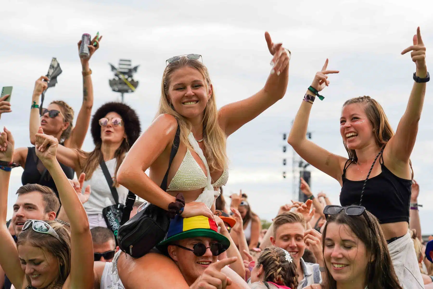 16.09.2023 Der Samstag - Glücksgefühle Festival - The Glück is coming home auf dem Hockenheimring.
FestivalFoto © by Boris Korpak/ bokopictures 16.09.2023 Der Samstag - Glücksgefühle Festival - The Glück is coming home auf dem Hockenheimring.
FestivalFoto © by Boris Korpak/ bokopictures