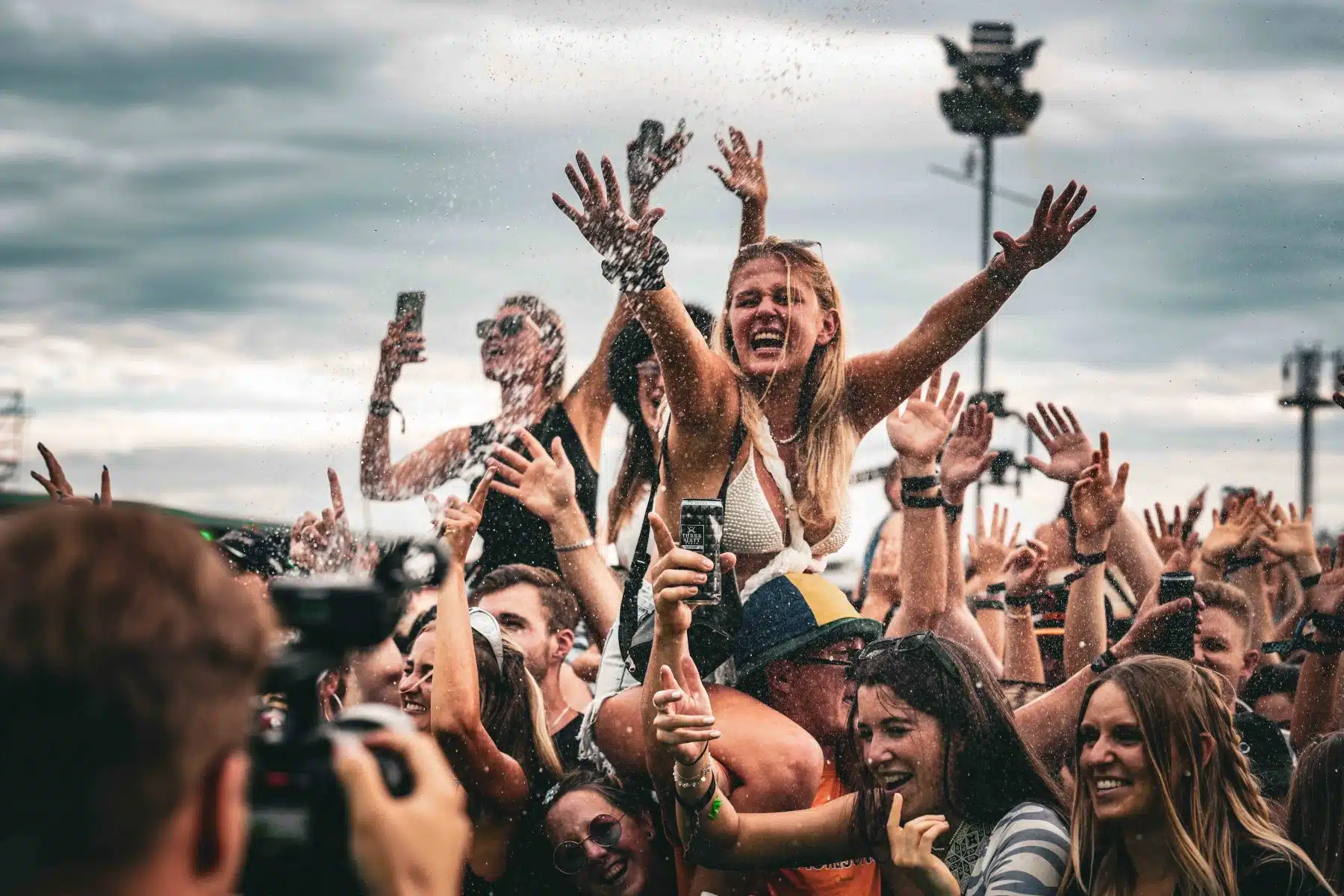 16.09.2023 Der Samstag - Glücksgefühle Festival - The Glück is coming home auf dem Hockenheimring.
FestivalFoto © by Boris Korpak/ bokopictures 16.09.2023 Der Samstag - Glücksgefühle Festival - The Glück is coming home auf dem Hockenheimring.
FestivalFoto © by Boris Korpak/ bokopictures