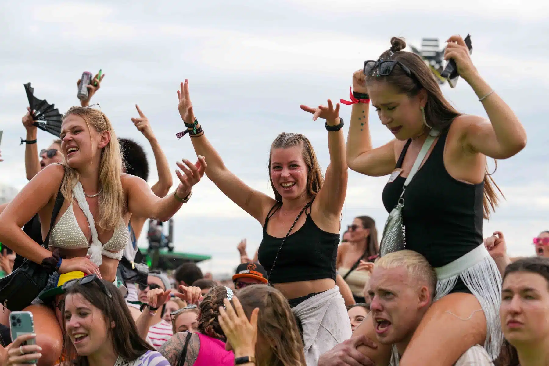 16.09.2023 Der Samstag - Glücksgefühle Festival - The Glück is coming home auf dem Hockenheimring.
FestivalFoto © by Boris Korpak/ bokopictures 16.09.2023 Der Samstag - Glücksgefühle Festival - The Glück is coming home auf dem Hockenheimring.
FestivalFoto © by Boris Korpak/ bokopictures