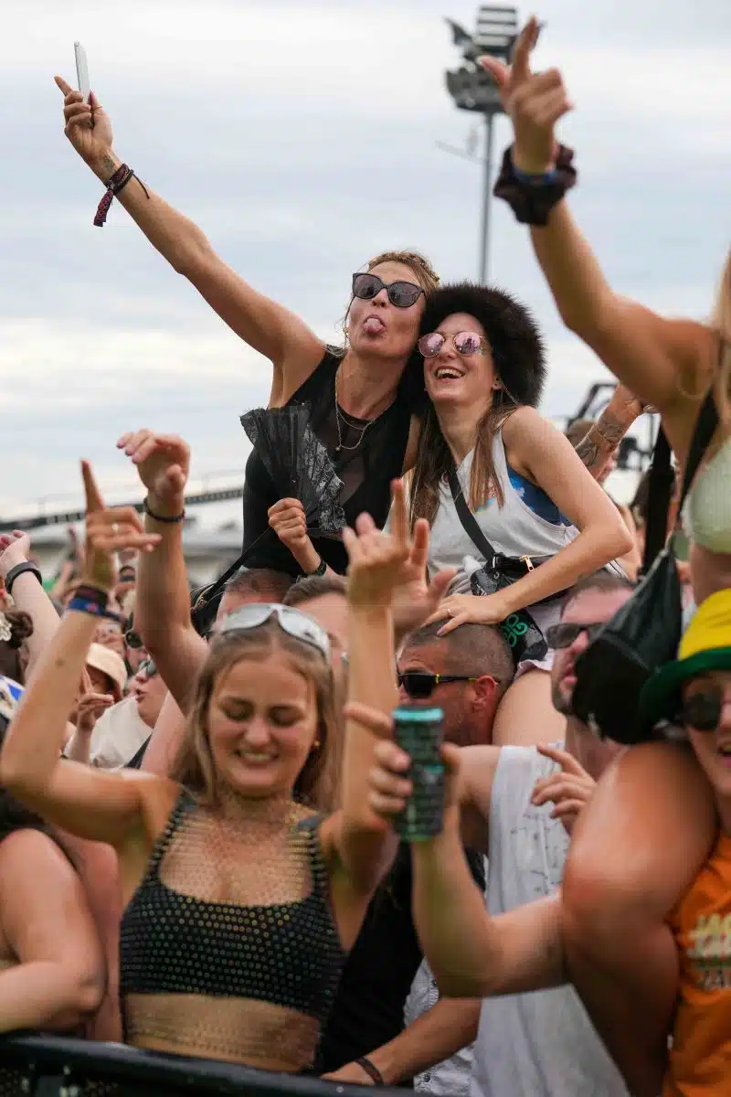 16.09.2023 Der Samstag - Glücksgefühle Festival - The Glück is coming home auf dem Hockenheimring.
FestivalFoto © by Boris Korpak/ bokopictures 16.09.2023 Der Samstag - Glücksgefühle Festival - The Glück is coming home auf dem Hockenheimring.
FestivalFoto © by Boris Korpak/ bokopictures