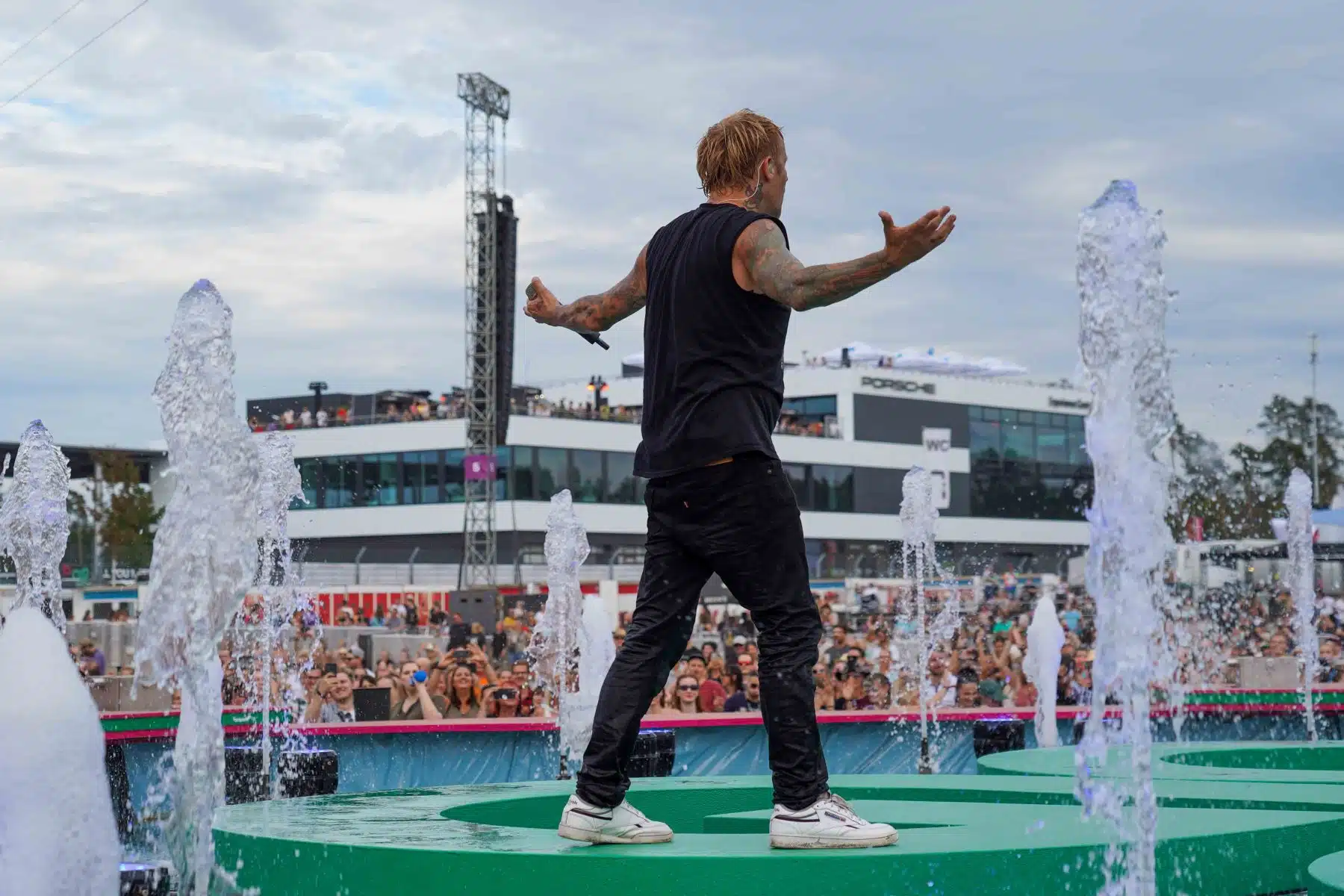 16.09.2023 Der Samstag - Glücksgefühle Festival - The Glück is coming home auf dem Hockenheimring.
FestivalFoto © by Boris Korpak/ bokopictures 16.09.2023 Der Samstag - Glücksgefühle Festival - The Glück is coming home auf dem Hockenheimring.
FestivalFoto © by Boris Korpak/ bokopictures