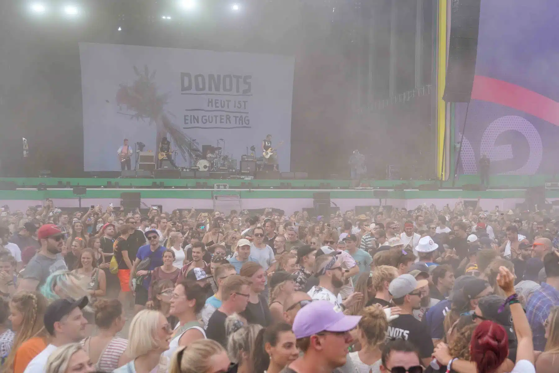 16.09.2023 Der Samstag - Glücksgefühle Festival - The Glück is coming home auf dem Hockenheimring.
FestivalFoto © by Boris Korpak/ bokopictures 16.09.2023 Der Samstag - Glücksgefühle Festival - The Glück is coming home auf dem Hockenheimring.
FestivalFoto © by Boris Korpak/ bokopictures