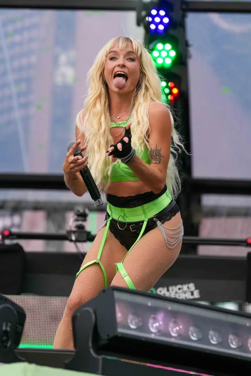 16.09.2023 Der Samstag - Glücksgefühle Festival - The Glück is coming home auf dem Hockenheimring.
FestivalFoto © by Boris Korpak/ bokopictures 16.09.2023 Der Samstag - Glücksgefühle Festival - The Glück is coming home auf dem Hockenheimring.
FestivalFoto © by Boris Korpak/ bokopictures