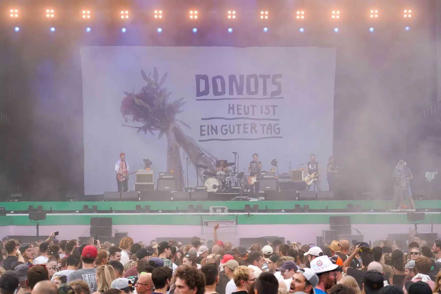 16.09.2023 Der Samstag - Glücksgefühle Festival - The Glück is coming home auf dem Hockenheimring.
FestivalFoto © by Boris Korpak/ bokopictures 16.09.2023 Der Samstag - Glücksgefühle Festival - The Glück is coming home auf dem Hockenheimring.
FestivalFoto © by Boris Korpak/ bokopictures