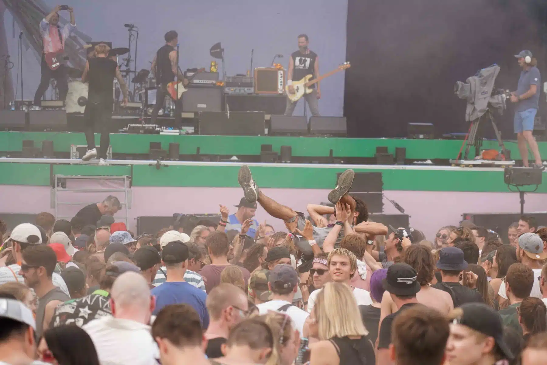 16.09.2023 Der Samstag - Glücksgefühle Festival - The Glück is coming home auf dem Hockenheimring.
FestivalFoto © by Boris Korpak/ bokopictures 16.09.2023 Der Samstag - Glücksgefühle Festival - The Glück is coming home auf dem Hockenheimring.
FestivalFoto © by Boris Korpak/ bokopictures