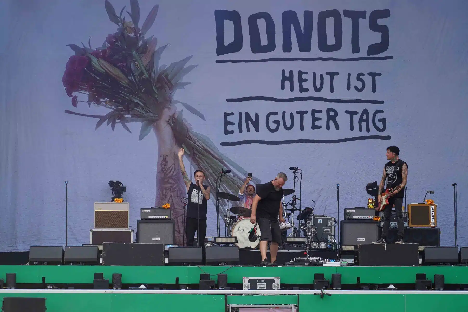 16.09.2023 Der Samstag - Glücksgefühle Festival - The Glück is coming home auf dem Hockenheimring.
FestivalFoto © by Boris Korpak/ bokopictures 16.09.2023 Der Samstag - Glücksgefühle Festival - The Glück is coming home auf dem Hockenheimring.
FestivalFoto © by Boris Korpak/ bokopictures