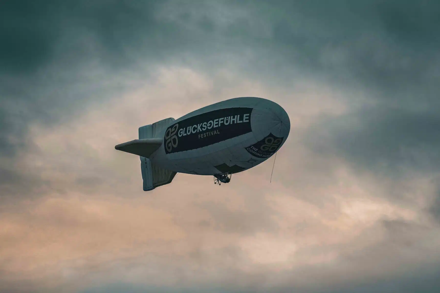 16.09.2023 Der Samstag - Glücksgefühle Festival - The Glück is coming home auf dem Hockenheimring.
FestivalFoto © by Boris Korpak/ bokopictures 16.09.2023 Der Samstag - Glücksgefühle Festival - The Glück is coming home auf dem Hockenheimring.
FestivalFoto © by Boris Korpak/ bokopictures