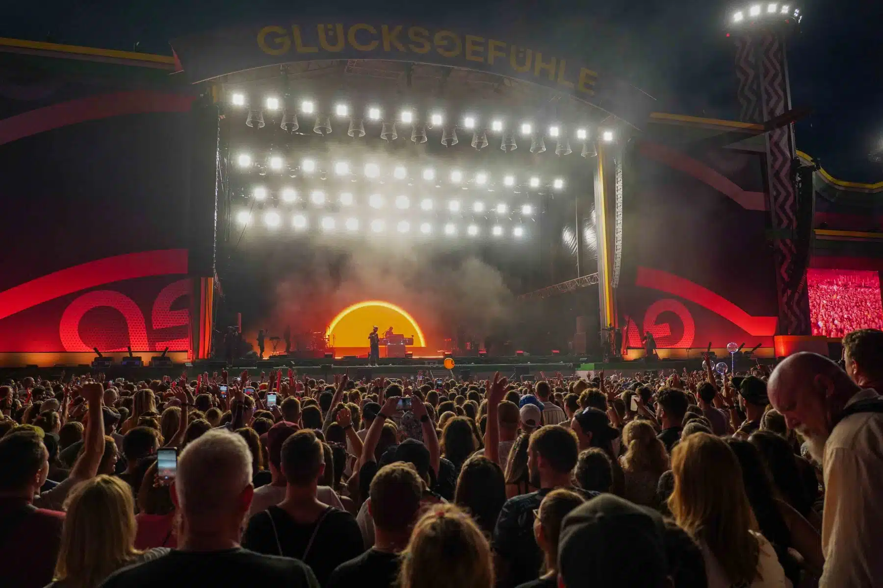 16.09.2023 Der Samstag - Glücksgefühle Festival - The Glück is coming home auf dem Hockenheimring.
FestivalFoto © by Boris Korpak/ bokopictures 16.09.2023 Der Samstag - Glücksgefühle Festival - The Glück is coming home auf dem Hockenheimring.
FestivalFoto © by Boris Korpak/ bokopictures