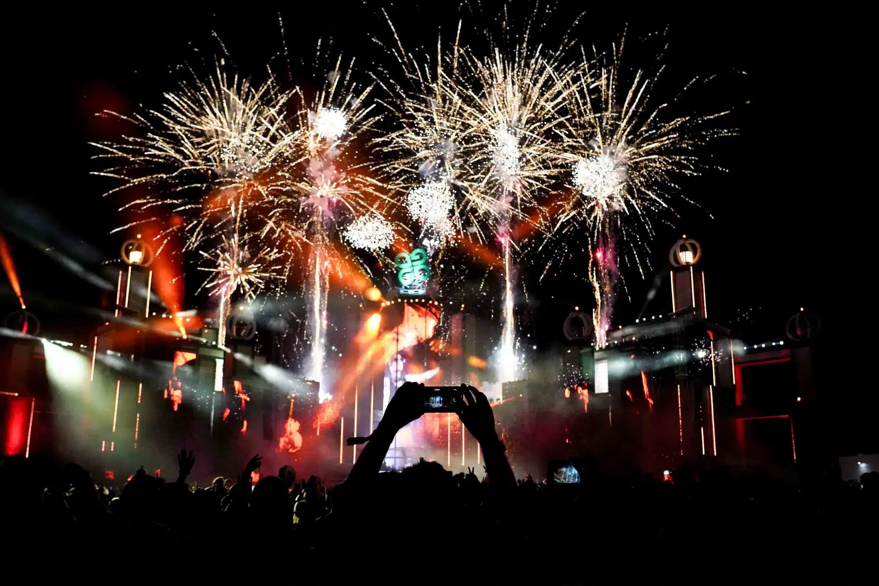 16.09.2023 Der Samstag - Glücksgefühle Festival - The Glück is coming home auf dem Hockenheimring.
FestivalFoto © by Boris Korpak/ bokopictures 16.09.2023 Der Samstag - Glücksgefühle Festival - The Glück is coming home auf dem Hockenheimring.
FestivalFoto © by Boris Korpak/ bokopictures