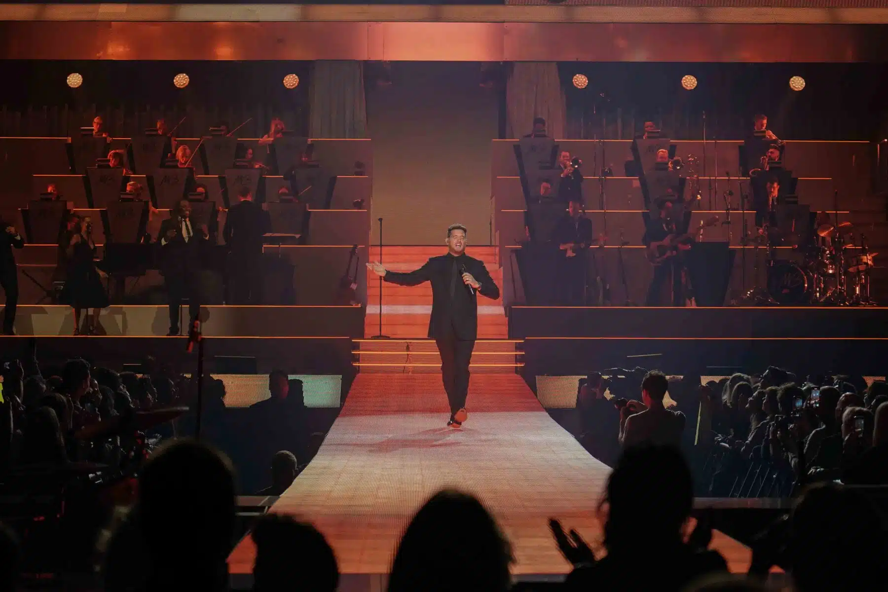 18.03.2023 Michael Bublé präsentierte sein herausragendes Repertoire in der SAP Arena Mannheim.
Foto © by Boris Korpak/ bokopictures 18.03.2023 Michael Bublé präsentierte sein herausragendes Repertoire in der SAP Arena Mannheim.
Foto © by Boris Korpak/ bokopictures