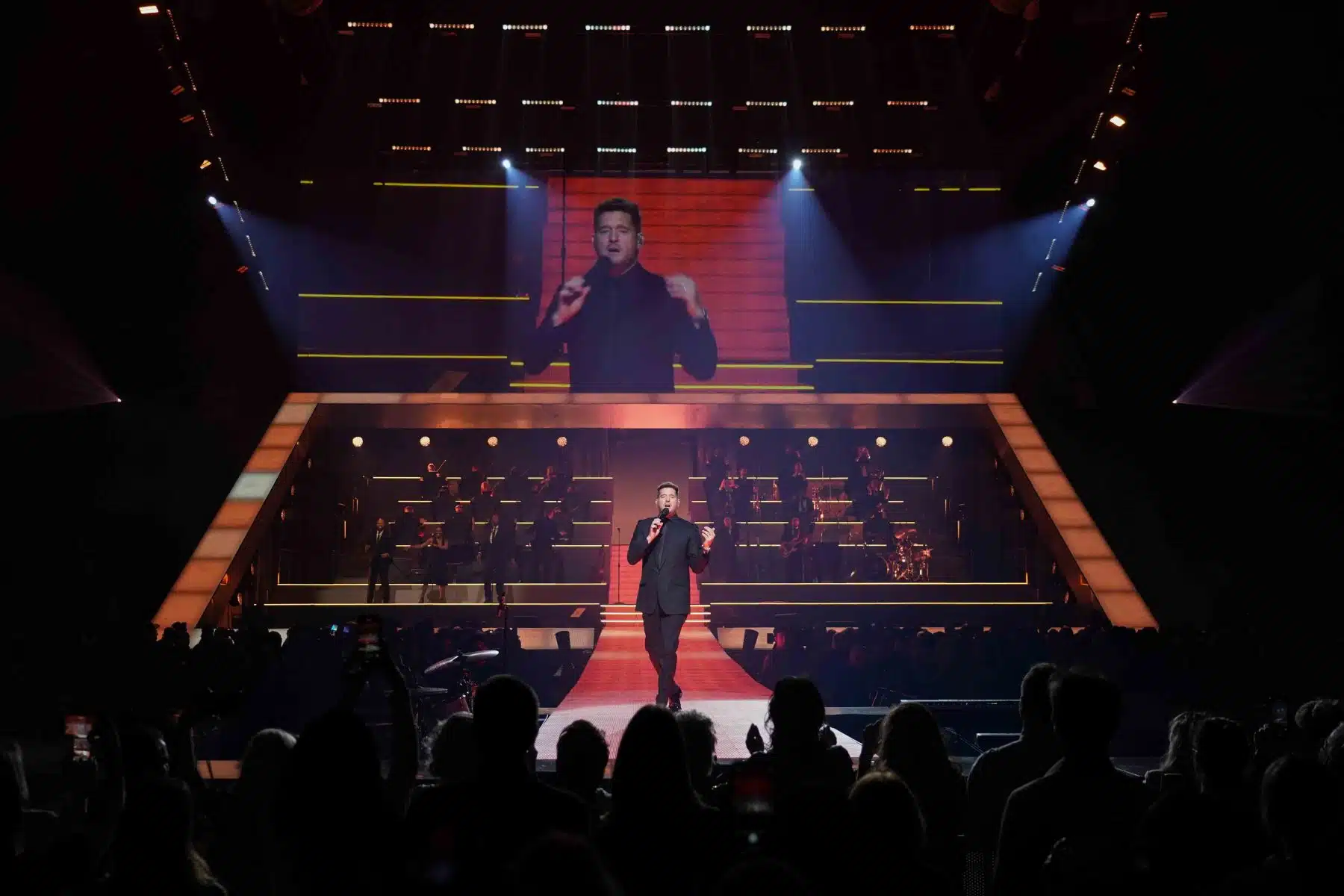 18.03.2023 Michael Bublé präsentierte sein herausragendes Repertoire in der SAP Arena Mannheim.
Foto © by Boris Korpak/ bokopictures 18.03.2023 Michael Bublé präsentierte sein herausragendes Repertoire in der SAP Arena Mannheim.
Foto © by Boris Korpak/ bokopictures