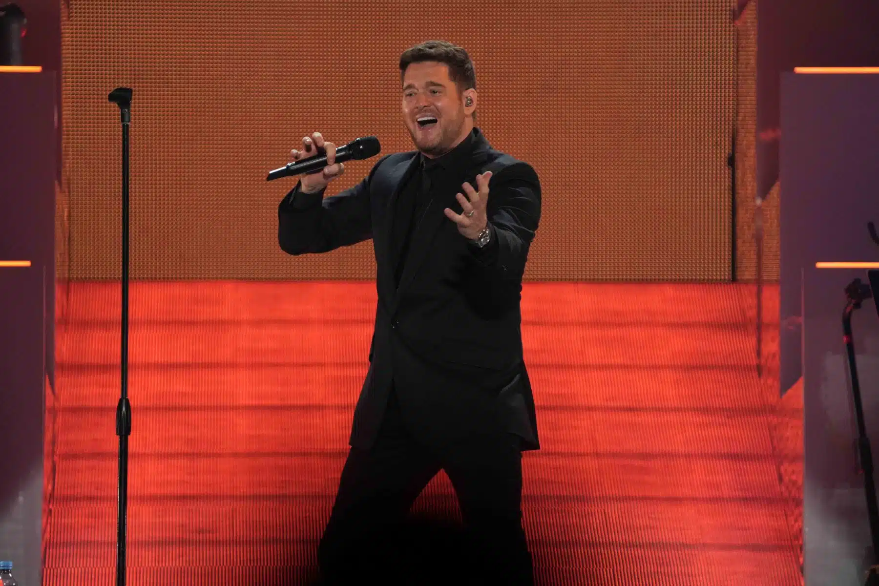 18.03.2023 Michael Bublé präsentierte sein herausragendes Repertoire in der SAP Arena Mannheim.
Foto © by Boris Korpak/ bokopictures 18.03.2023 Michael Bublé präsentierte sein herausragendes Repertoire in der SAP Arena Mannheim.
Foto © by Boris Korpak/ bokopictures