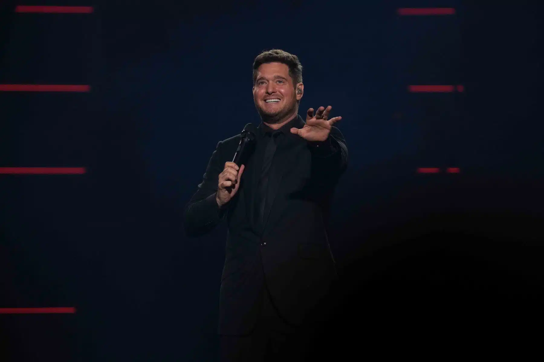 18.03.2023 Michael Bublé präsentierte sein herausragendes Repertoire in der SAP Arena Mannheim.
Foto © by Boris Korpak/ bokopictures 18.03.2023 Michael Bublé präsentierte sein herausragendes Repertoire in der SAP Arena Mannheim.
Foto © by Boris Korpak/ bokopictures