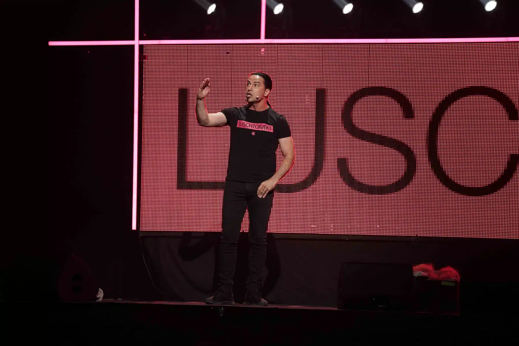 18.06.2022 Bülent Ceylan mit seinem elften Live-Programm „Luschtobjekt“ in der SAP Arena Mannheim. 18.06.2022 Bülent Ceylan mit seinem elften Live-Programm „Luschtobjekt“ in der SAP Arena Mannheim.
