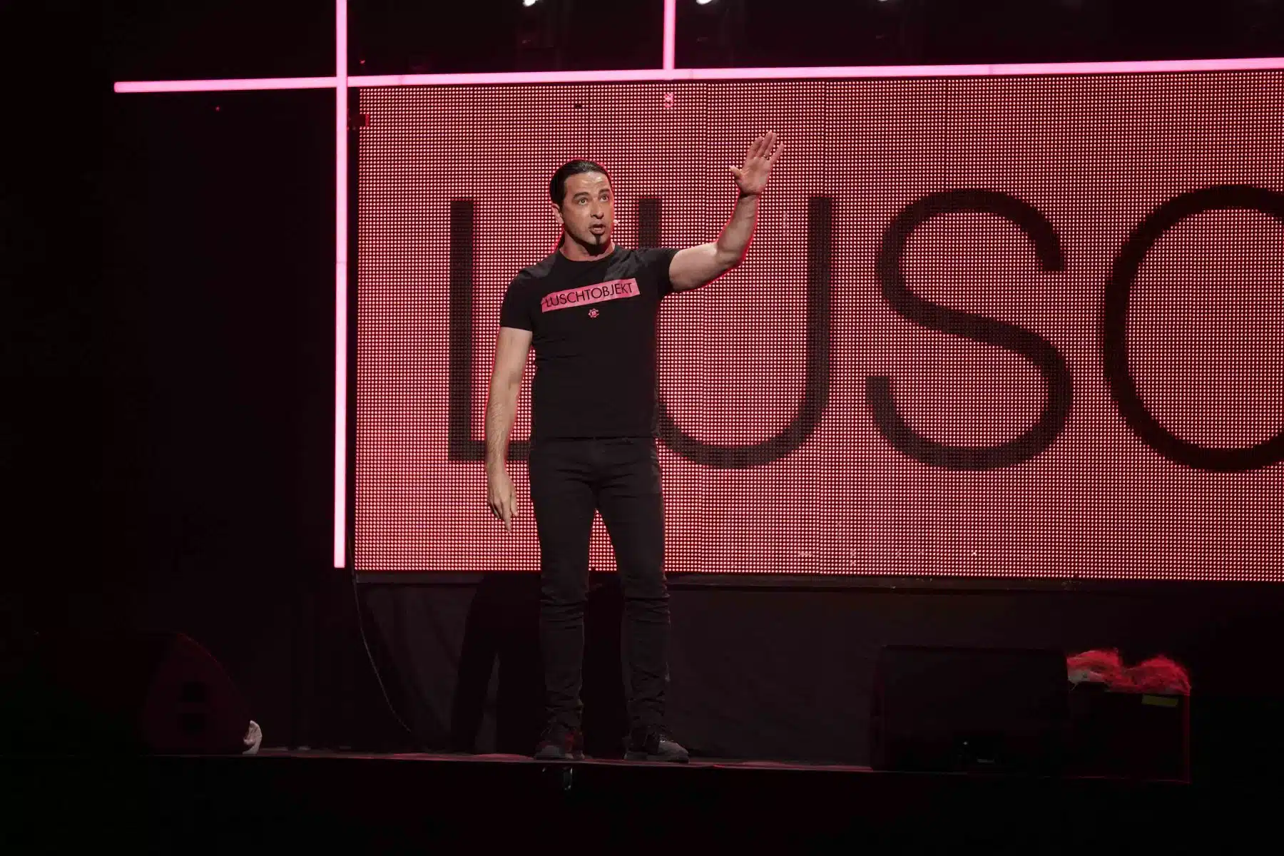 18.06.2022 Bülent Ceylan mit seinem elften Live-Programm „Luschtobjekt“ in der SAP Arena Mannheim. 18.06.2022 Bülent Ceylan mit seinem elften Live-Programm „Luschtobjekt“ in der SAP Arena Mannheim.