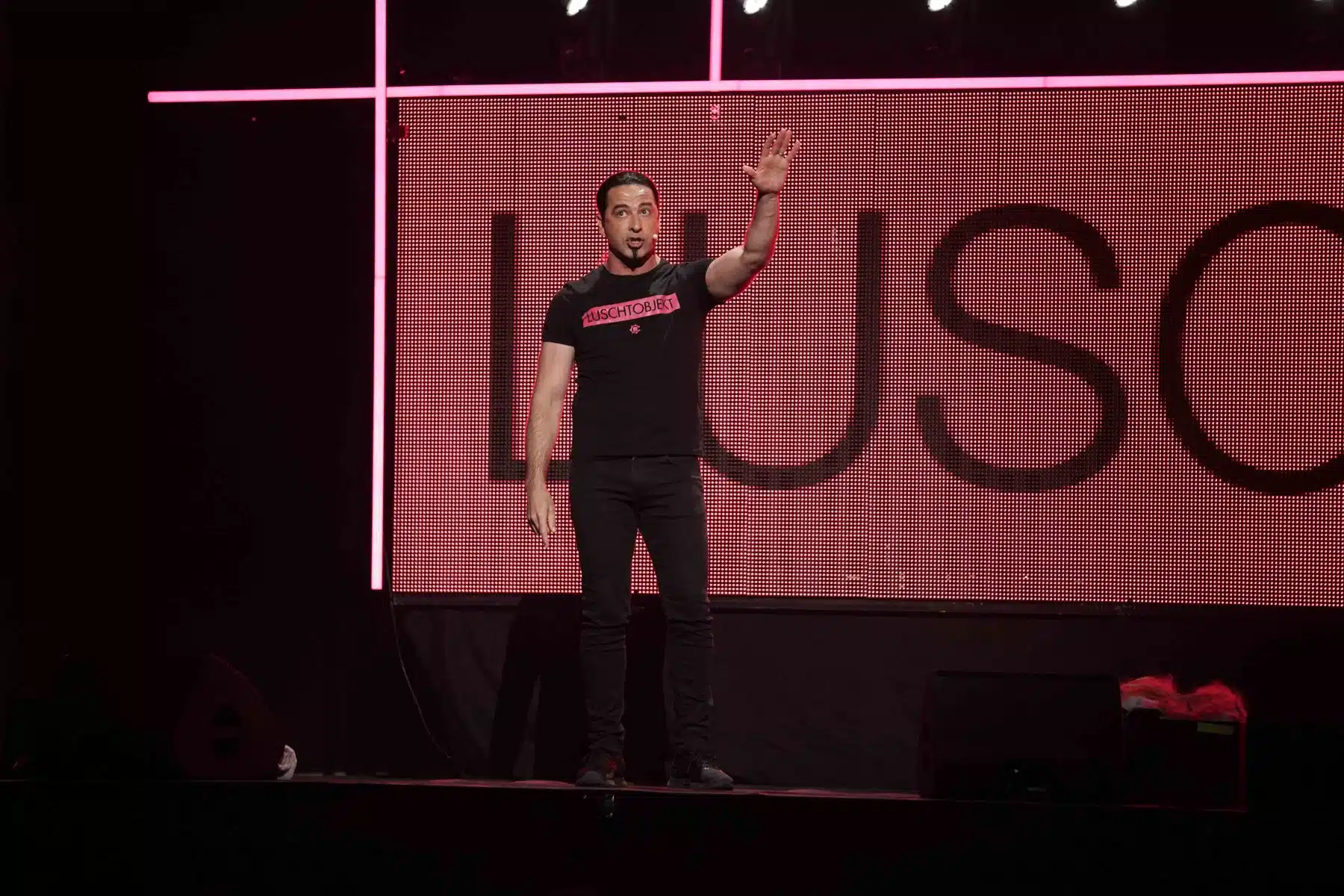 18.06.2022 Bülent Ceylan mit seinem elften Live-Programm „Luschtobjekt“ in der SAP Arena Mannheim. 18.06.2022 Bülent Ceylan mit seinem elften Live-Programm „Luschtobjekt“ in der SAP Arena Mannheim.