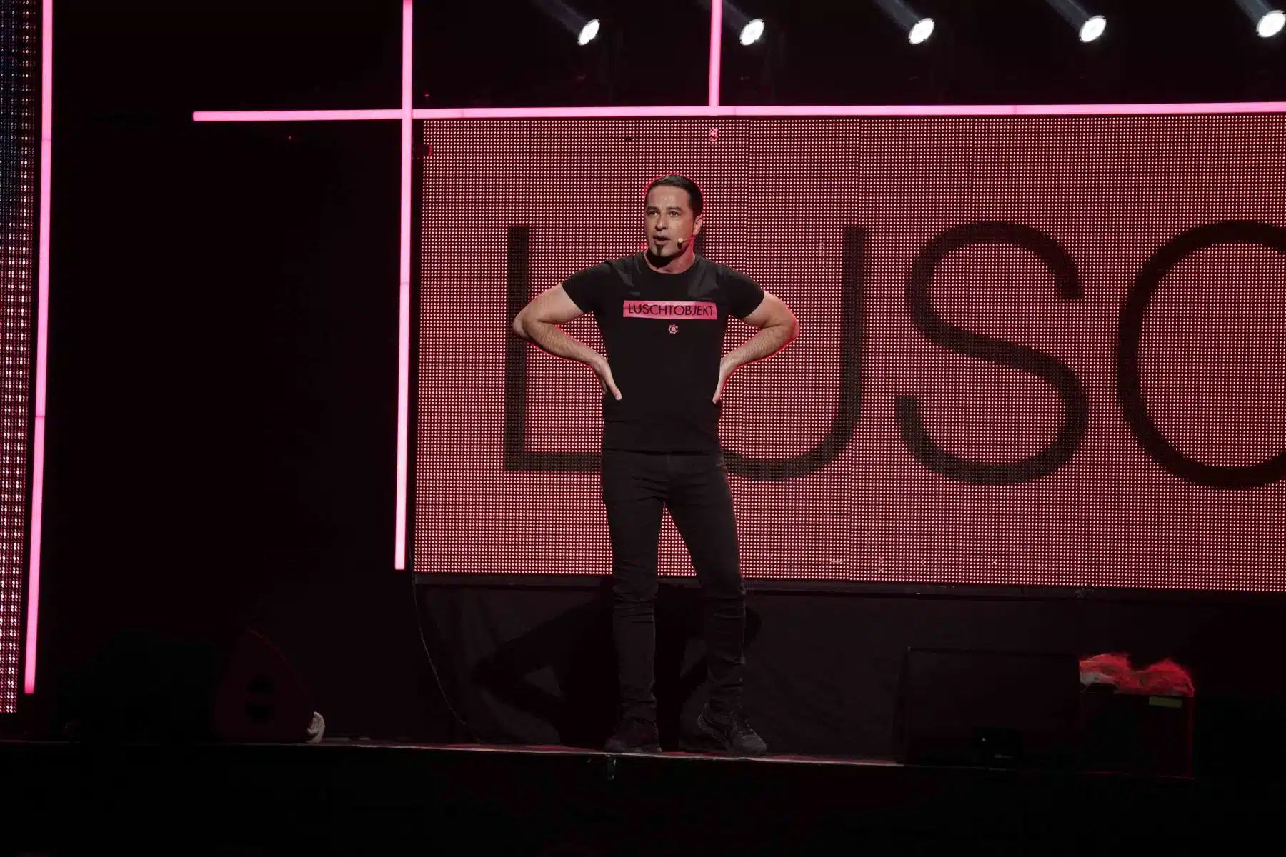 18.06.2022 Bülent Ceylan mit seinem elften Live-Programm „Luschtobjekt“ in der SAP Arena Mannheim. 18.06.2022 Bülent Ceylan mit seinem elften Live-Programm „Luschtobjekt“ in der SAP Arena Mannheim.