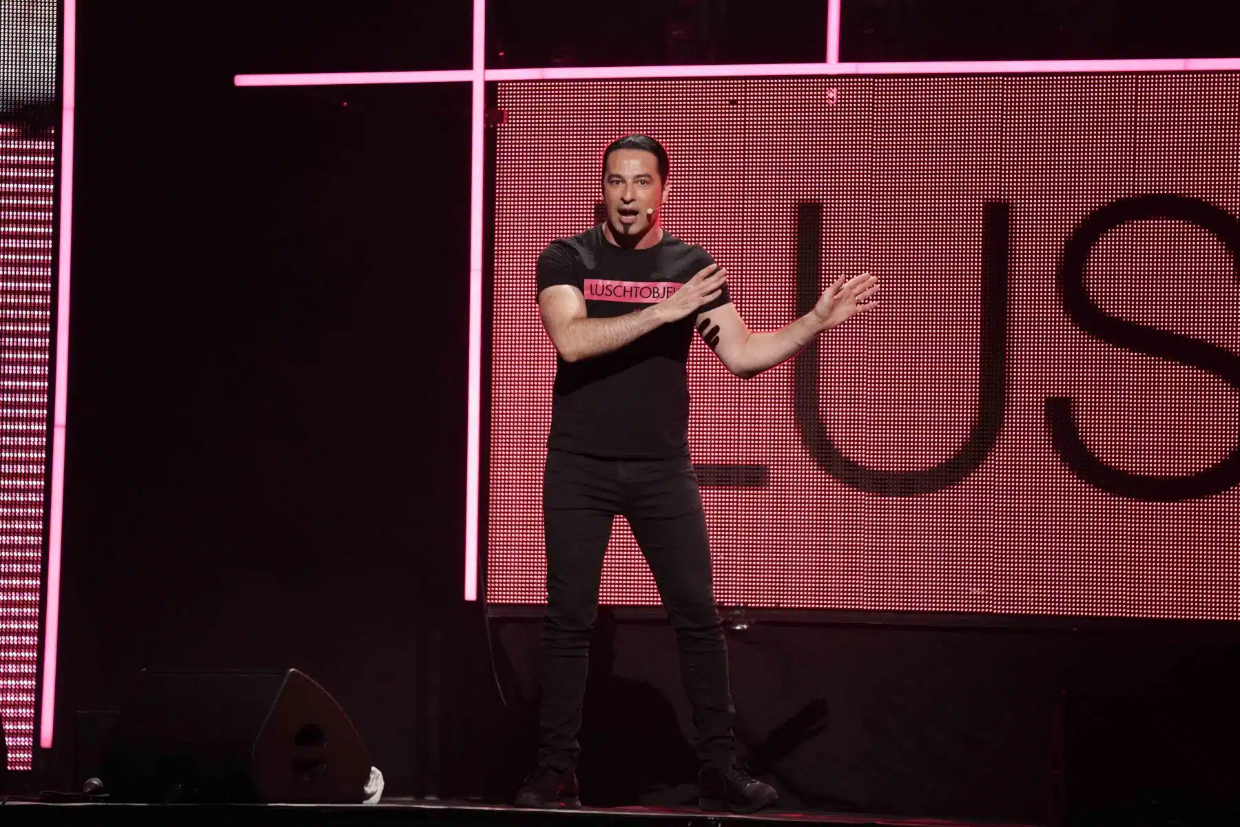 18.06.2022 Bülent Ceylan mit seinem elften Live-Programm „Luschtobjekt“ in der SAP Arena Mannheim. 18.06.2022 Bülent Ceylan mit seinem elften Live-Programm „Luschtobjekt“ in der SAP Arena Mannheim.