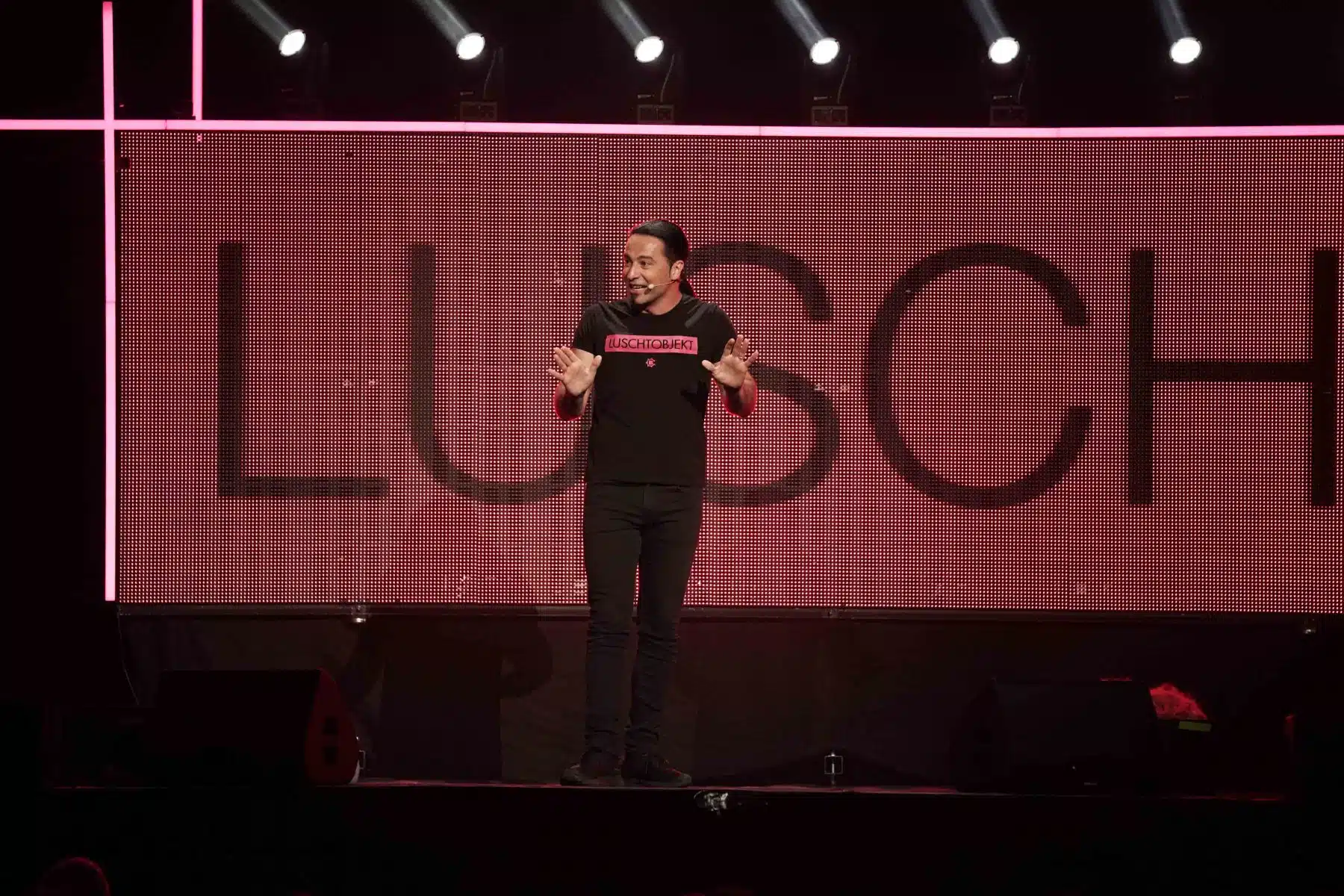 18.06.2022 Bülent Ceylan mit seinem elften Live-Programm „Luschtobjekt“ in der SAP Arena Mannheim. 18.06.2022 Bülent Ceylan mit seinem elften Live-Programm „Luschtobjekt“ in der SAP Arena Mannheim.