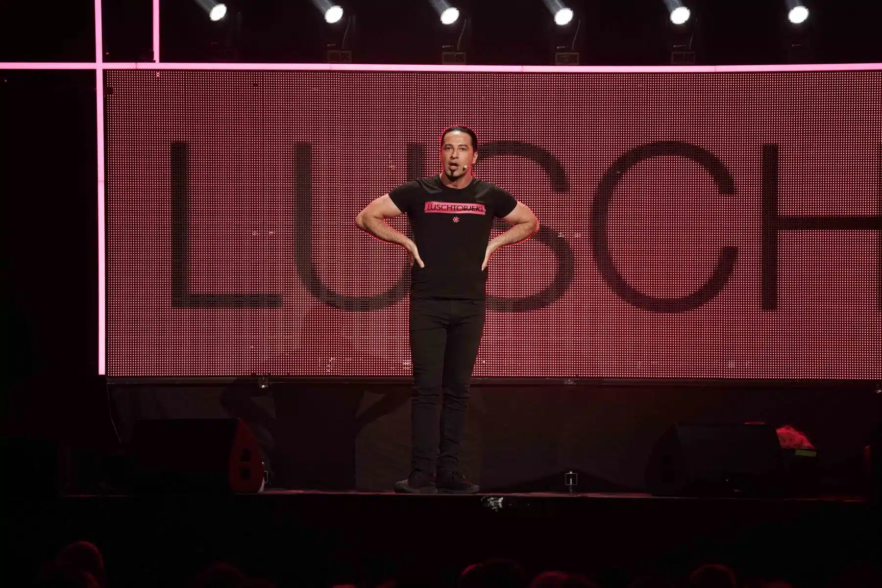 18.06.2022 Bülent Ceylan mit seinem elften Live-Programm „Luschtobjekt“ in der SAP Arena Mannheim. 18.06.2022 Bülent Ceylan mit seinem elften Live-Programm „Luschtobjekt“ in der SAP Arena Mannheim.