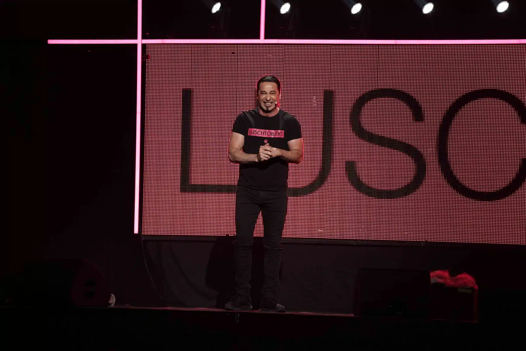 18.06.2022 Bülent Ceylan mit seinem elften Live-Programm „Luschtobjekt“ in der SAP Arena Mannheim. 18.06.2022 Bülent Ceylan mit seinem elften Live-Programm „Luschtobjekt“ in der SAP Arena Mannheim.