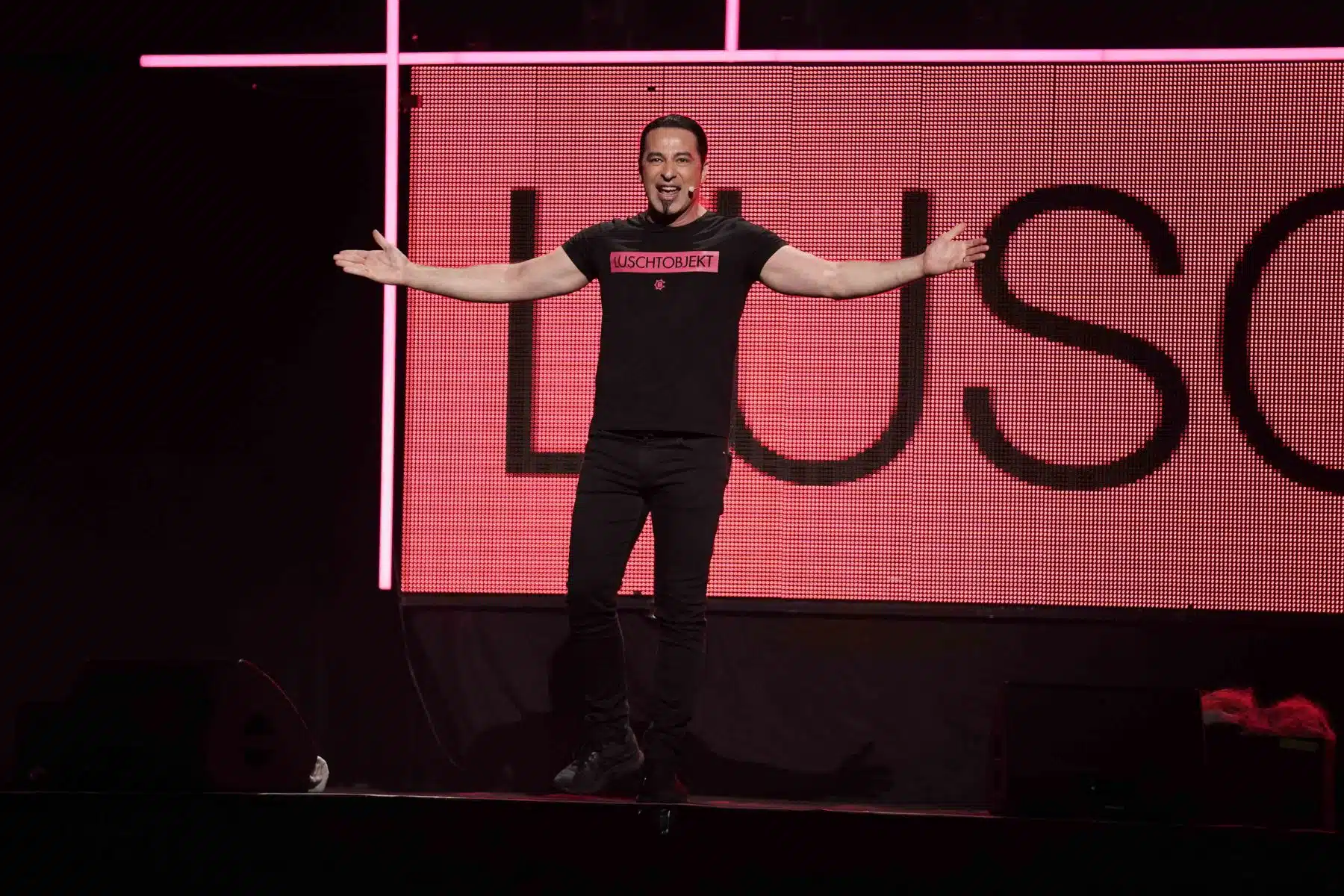 18.06.2022 Bülent Ceylan mit seinem elften Live-Programm „Luschtobjekt“ in der SAP Arena Mannheim. 18.06.2022 Bülent Ceylan mit seinem elften Live-Programm „Luschtobjekt“ in der SAP Arena Mannheim.