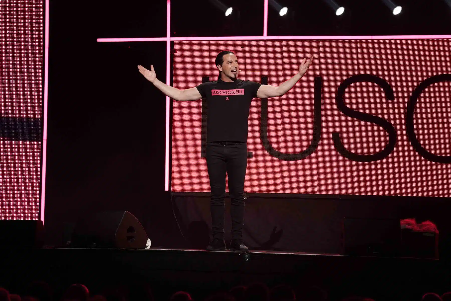 18.06.2022 Bülent Ceylan mit seinem elften Live-Programm „Luschtobjekt“ in der SAP Arena Mannheim. 18.06.2022 Bülent Ceylan mit seinem elften Live-Programm „Luschtobjekt“ in der SAP Arena Mannheim.