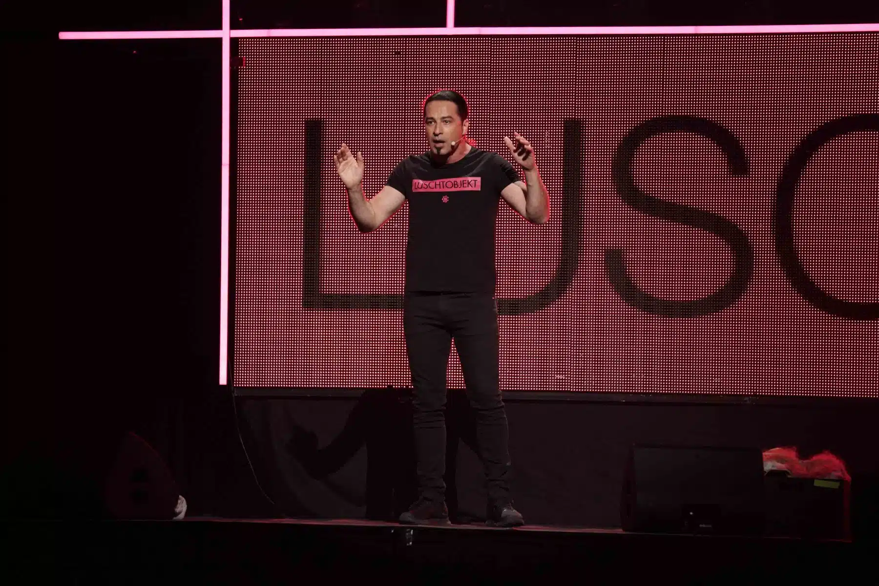 18.06.2022 Bülent Ceylan mit seinem elften Live-Programm „Luschtobjekt“ in der SAP Arena Mannheim. 18.06.2022 Bülent Ceylan mit seinem elften Live-Programm „Luschtobjekt“ in der SAP Arena Mannheim.