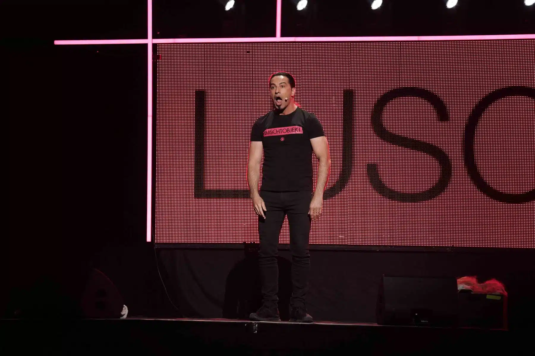 18.06.2022 Bülent Ceylan mit seinem elften Live-Programm „Luschtobjekt“ in der SAP Arena Mannheim. 18.06.2022 Bülent Ceylan mit seinem elften Live-Programm „Luschtobjekt“ in der SAP Arena Mannheim.