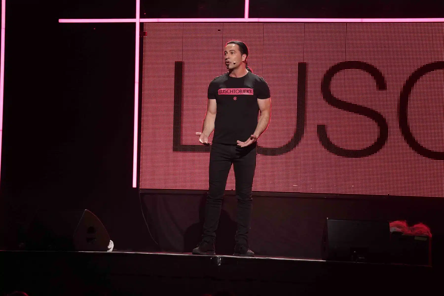 18.06.2022 Bülent Ceylan mit seinem elften Live-Programm „Luschtobjekt“ in der SAP Arena Mannheim. 18.06.2022 Bülent Ceylan mit seinem elften Live-Programm „Luschtobjekt“ in der SAP Arena Mannheim.