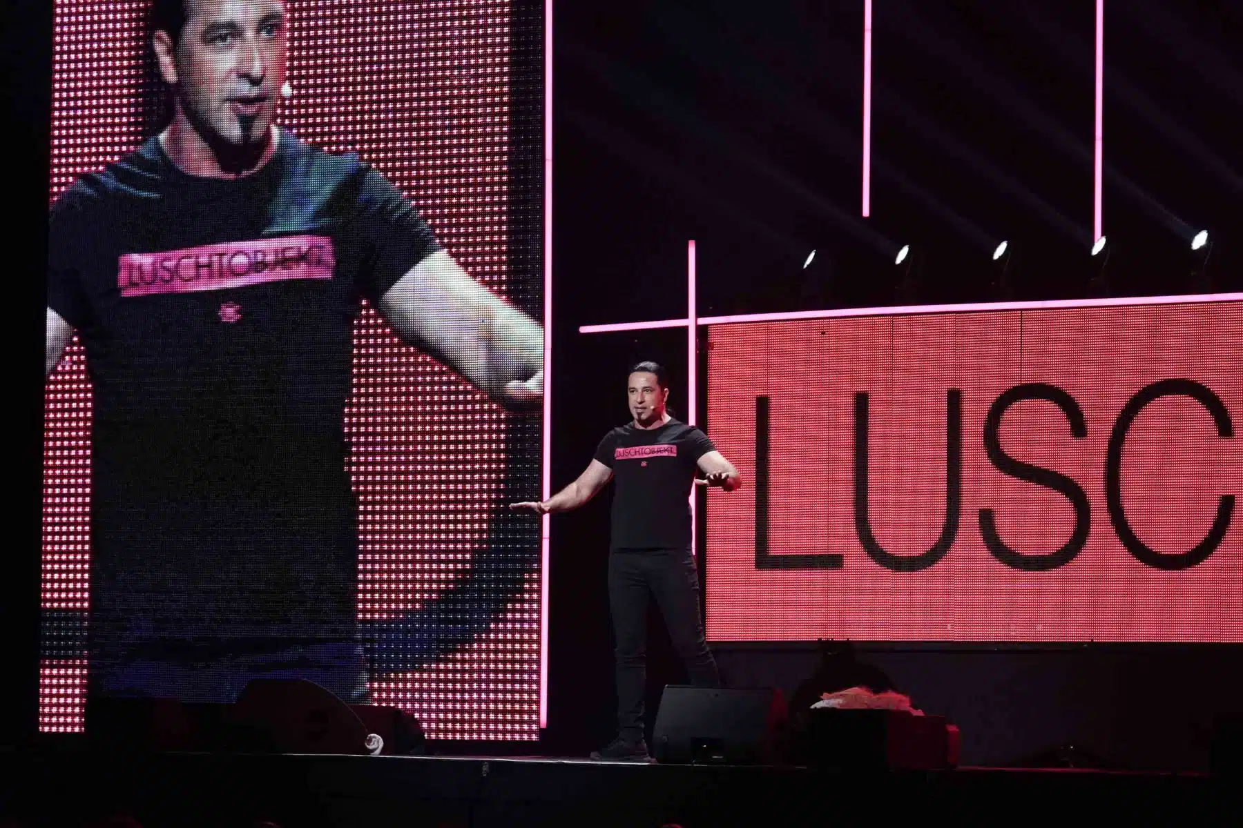 18.06.2022 Bülent Ceylan mit seinem elften Live-Programm „Luschtobjekt“ in der SAP Arena Mannheim. 18.06.2022 Bülent Ceylan mit seinem elften Live-Programm „Luschtobjekt“ in der SAP Arena Mannheim.