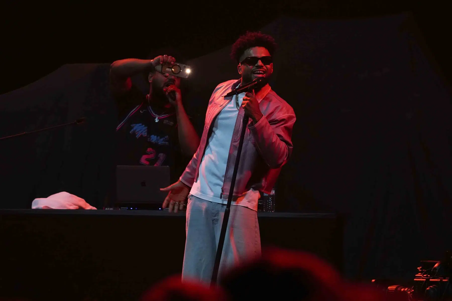 Support: Bensh für Peter Fox mit seiner „LoveSongs“-Tour in der SAP Arena Mannheim am 18.09.2024. Support: Bensh für Peter Fox mit seiner „LoveSongs“-Tour in der SAP Arena Mannheim am 18.09.2024.