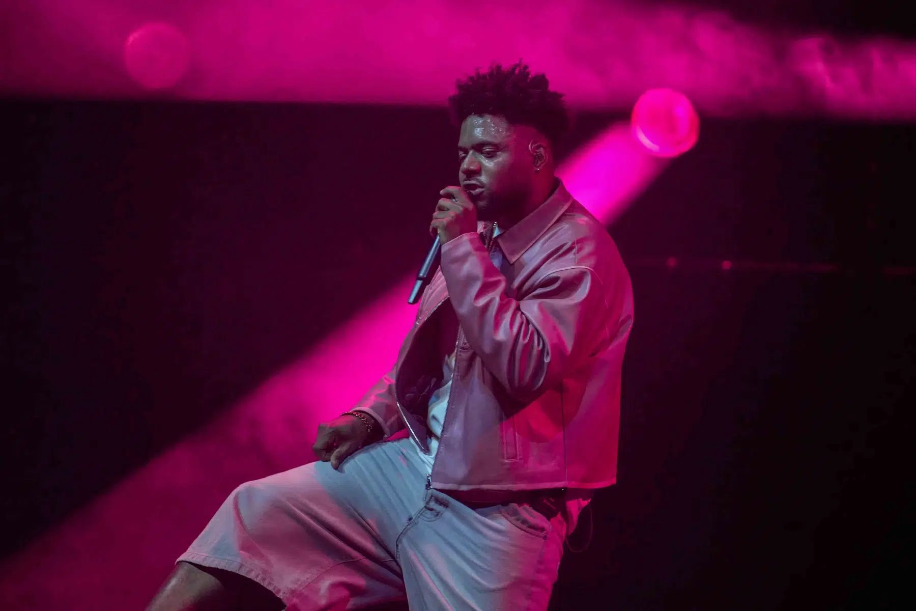 Support: Bensh für Peter Fox mit seiner „LoveSongs“-Tour in der SAP Arena Mannheim am 18.09.2024. Support: Bensh für Peter Fox mit seiner „LoveSongs“-Tour in der SAP Arena Mannheim am 18.09.2024.