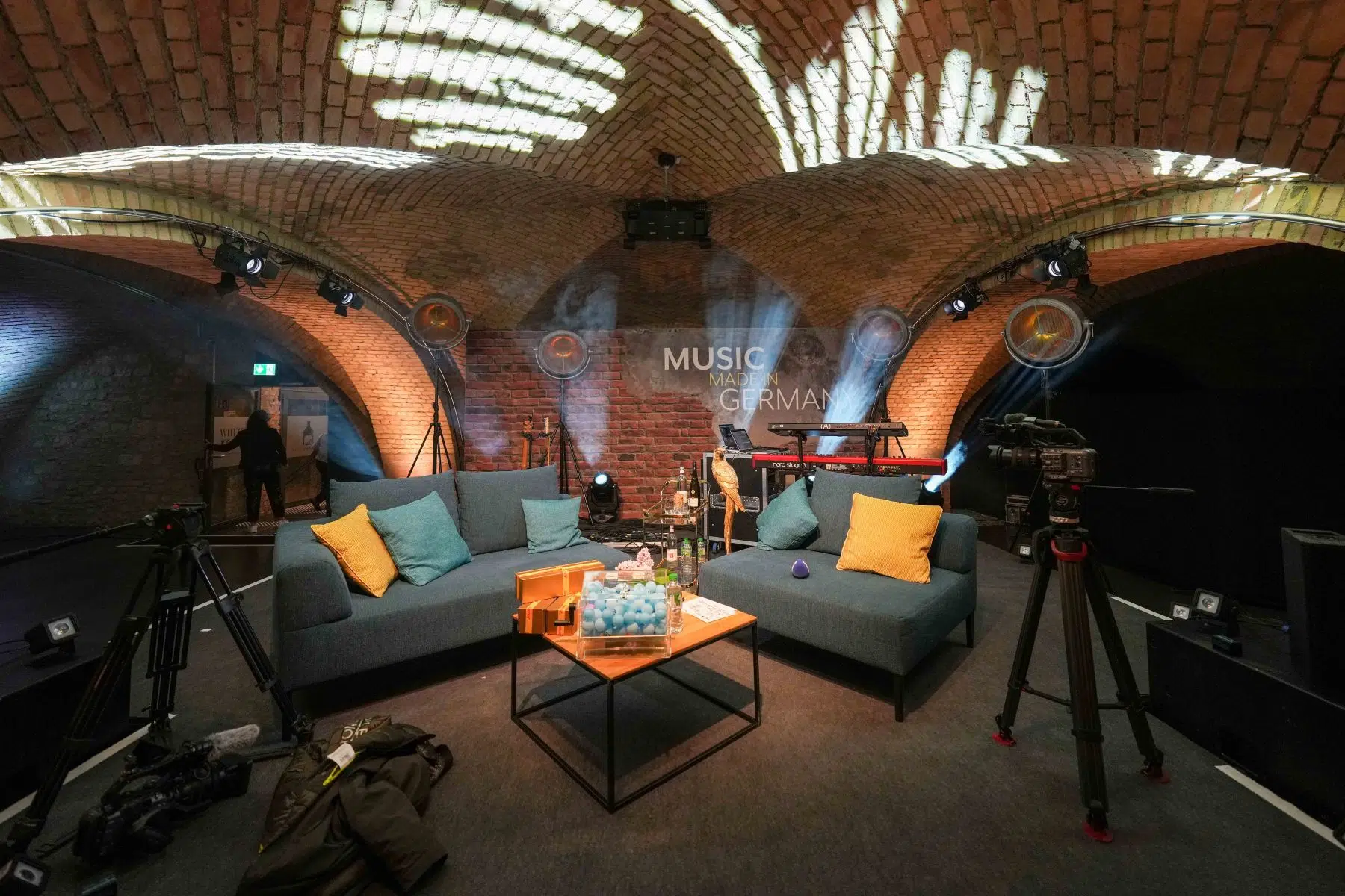 19.04.2024 Im Rahmen der RPR1-Reihe „Music made in Germany on Tour“ war Sängerin und Songwriterin Leony im Ingelheimer Winzerkeller zu Gast. 19.04.2024 Im Rahmen der RPR1-Reihe „Music made in Germany on Tour“ war Sängerin und Songwriterin Leony im Ingelheimer Winzerkeller zu Gast.