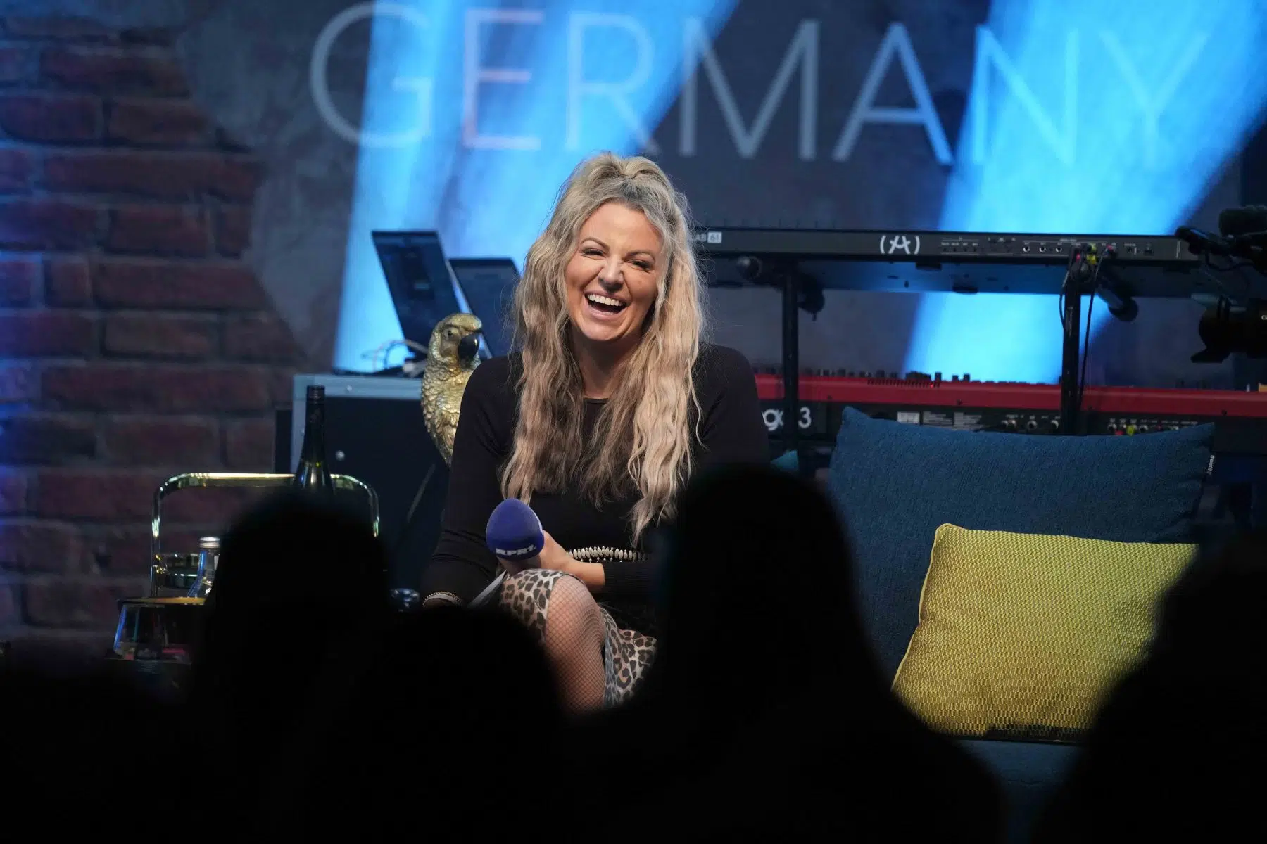 19.04.2024 Im Rahmen der RPR1-Reihe „Music made in Germany on Tour“ war Sängerin und Songwriterin Leony im Ingelheimer Winzerkeller zu Gast. 19.04.2024 Im Rahmen der RPR1-Reihe „Music made in Germany on Tour“ war Sängerin und Songwriterin Leony im Ingelheimer Winzerkeller zu Gast.