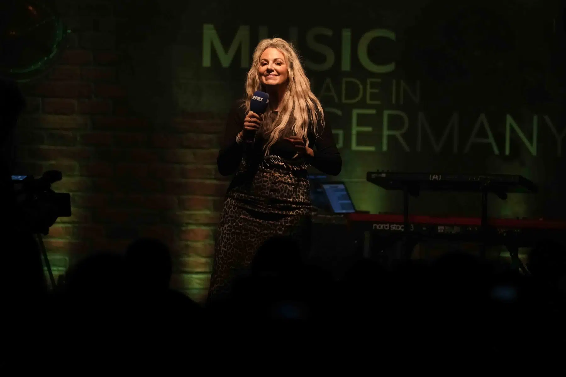 19.04.2024 Im Rahmen der RPR1-Reihe „Music made in Germany on Tour“ war Sängerin und Songwriterin Leony im Ingelheimer Winzerkeller zu Gast. 19.04.2024 Im Rahmen der RPR1-Reihe „Music made in Germany on Tour“ war Sängerin und Songwriterin Leony im Ingelheimer Winzerkeller zu Gast.