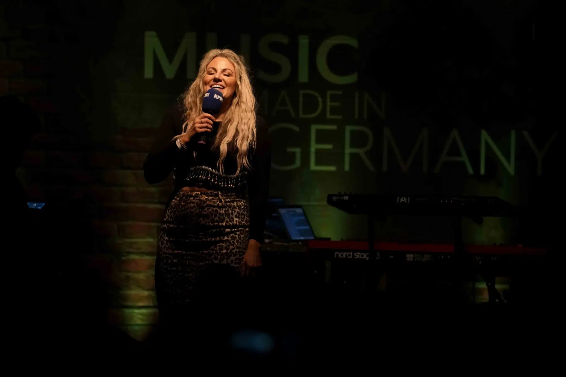 19.04.2024 Im Rahmen der RPR1-Reihe „Music made in Germany on Tour“ war Sängerin und Songwriterin Leony im Ingelheimer Winzerkeller zu Gast. 19.04.2024 Im Rahmen der RPR1-Reihe „Music made in Germany on Tour“ war Sängerin und Songwriterin Leony im Ingelheimer Winzerkeller zu Gast.