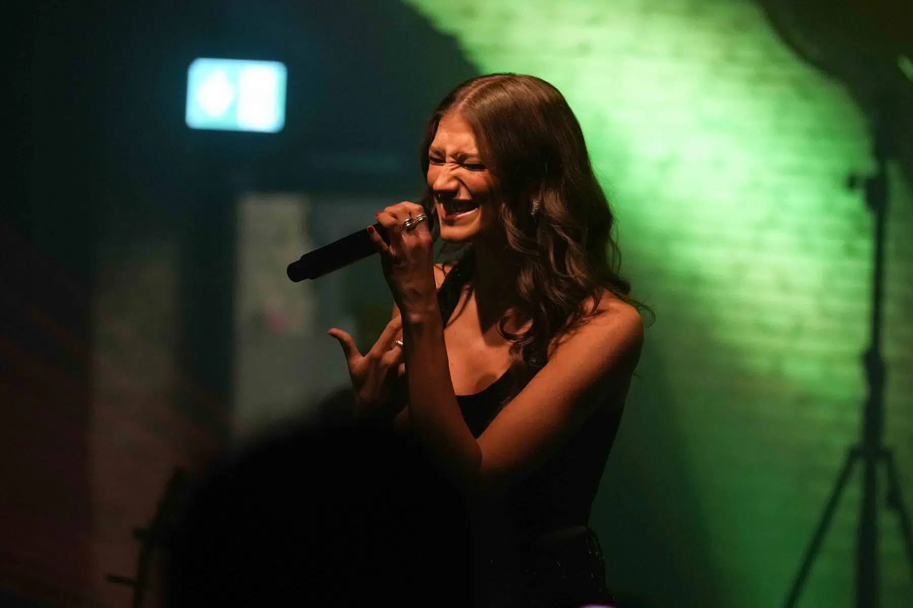 19.04.2024 Im Rahmen der RPR1-Reihe „Music made in Germany on Tour“ war Sängerin und Songwriterin Leony im Ingelheimer Winzerkeller zu Gast. 19.04.2024 Im Rahmen der RPR1-Reihe „Music made in Germany on Tour“ war Sängerin und Songwriterin Leony im Ingelheimer Winzerkeller zu Gast.
