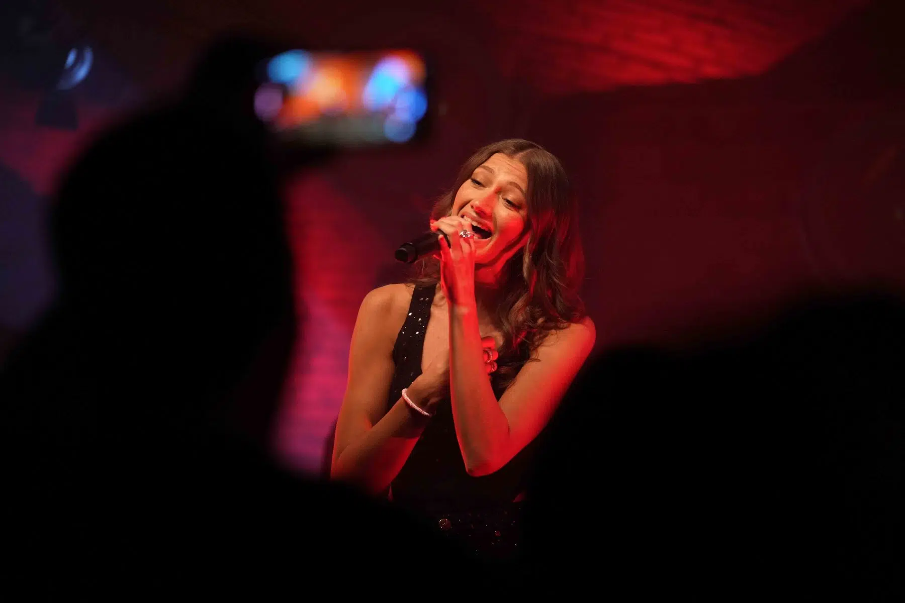 19.04.2024 Im Rahmen der RPR1-Reihe „Music made in Germany on Tour“ war Sängerin und Songwriterin Leony im Ingelheimer Winzerkeller zu Gast. 19.04.2024 Im Rahmen der RPR1-Reihe „Music made in Germany on Tour“ war Sängerin und Songwriterin Leony im Ingelheimer Winzerkeller zu Gast.