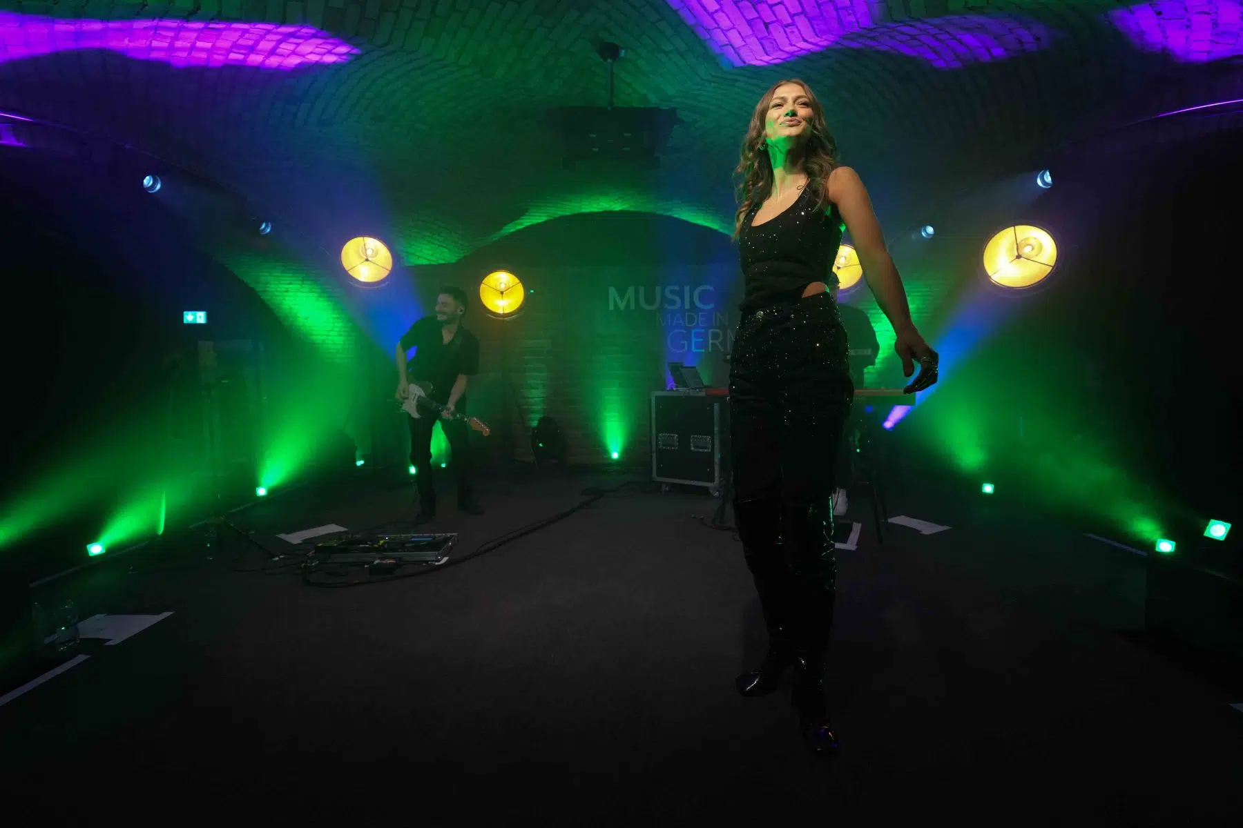 19.04.2024 Im Rahmen der RPR1-Reihe „Music made in Germany on Tour“ war Sängerin und Songwriterin Leony im Ingelheimer Winzerkeller zu Gast. 19.04.2024 Im Rahmen der RPR1-Reihe „Music made in Germany on Tour“ war Sängerin und Songwriterin Leony im Ingelheimer Winzerkeller zu Gast.