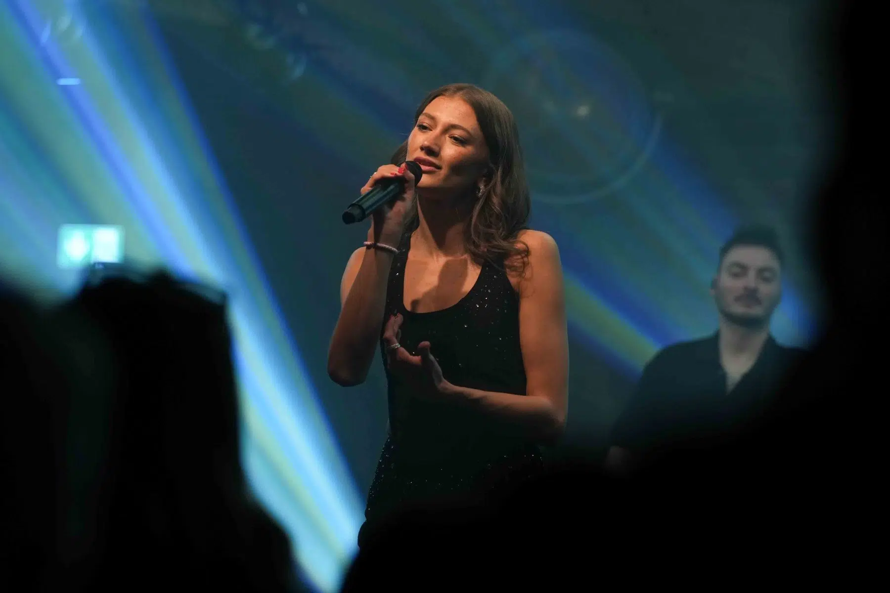 19.04.2024 Im Rahmen der RPR1-Reihe „Music made in Germany on Tour“ war Sängerin und Songwriterin Leony im Ingelheimer Winzerkeller zu Gast. 19.04.2024 Im Rahmen der RPR1-Reihe „Music made in Germany on Tour“ war Sängerin und Songwriterin Leony im Ingelheimer Winzerkeller zu Gast.