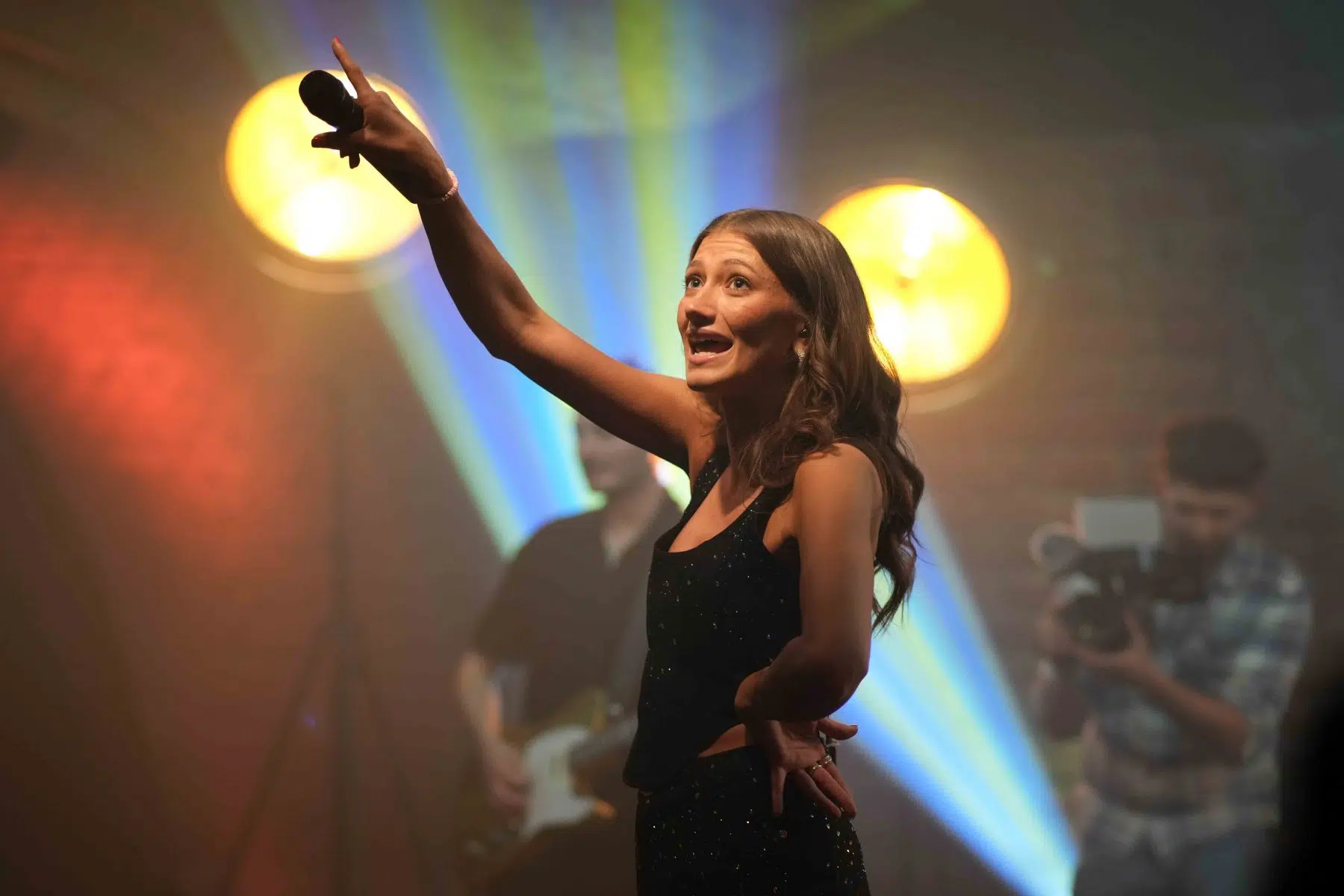 19.04.2024 Im Rahmen der RPR1-Reihe „Music made in Germany on Tour“ war Sängerin und Songwriterin Leony im Ingelheimer Winzerkeller zu Gast. 19.04.2024 Im Rahmen der RPR1-Reihe „Music made in Germany on Tour“ war Sängerin und Songwriterin Leony im Ingelheimer Winzerkeller zu Gast.