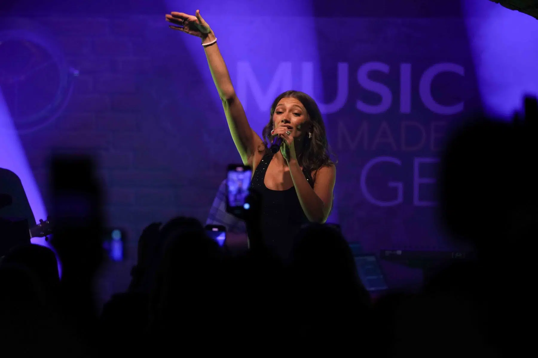 19.04.2024 Im Rahmen der RPR1-Reihe „Music made in Germany on Tour“ war Sängerin und Songwriterin Leony im Ingelheimer Winzerkeller zu Gast. 19.04.2024 Im Rahmen der RPR1-Reihe „Music made in Germany on Tour“ war Sängerin und Songwriterin Leony im Ingelheimer Winzerkeller zu Gast.