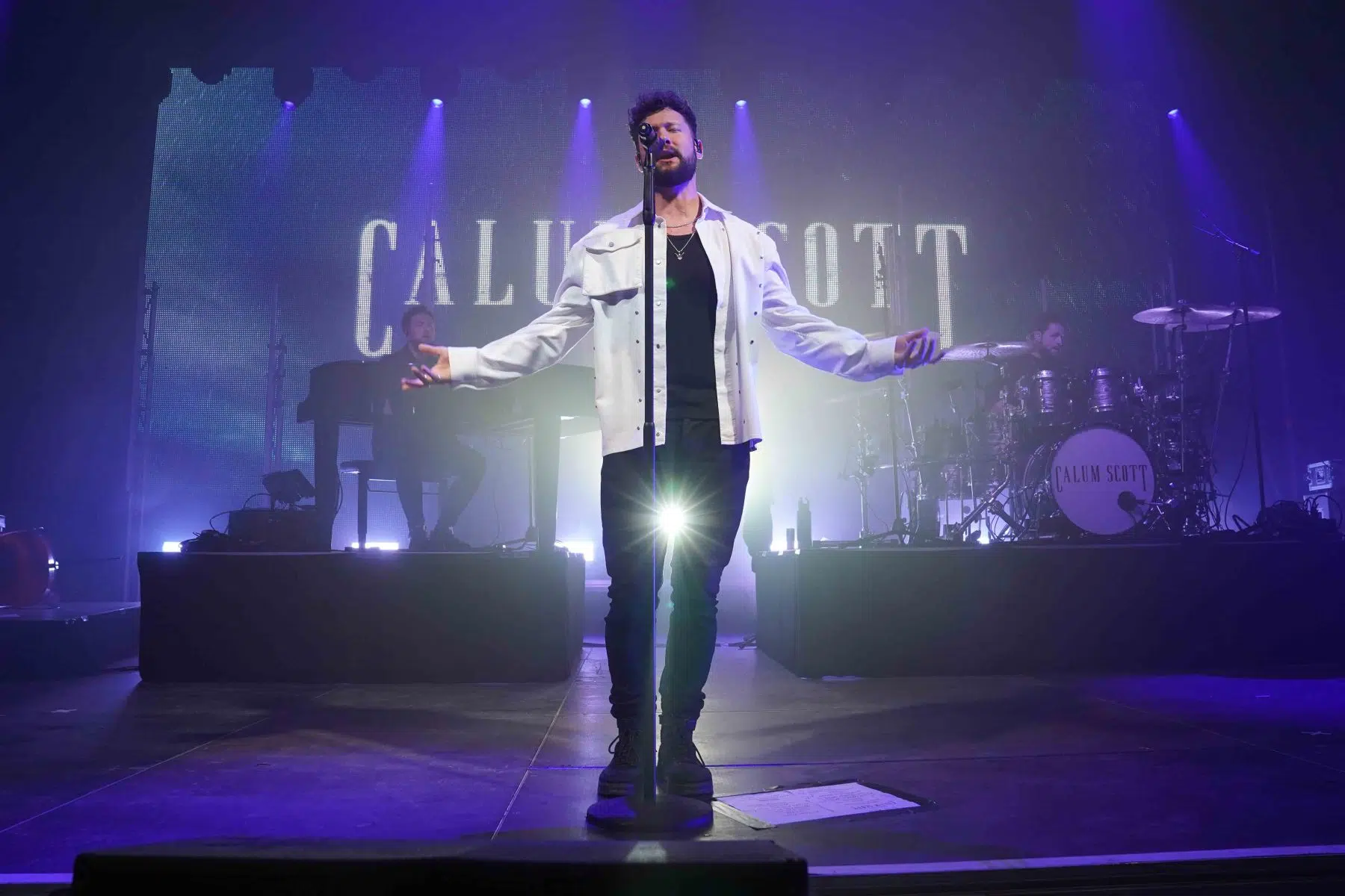 Calum Scott auf Europatournee 2024 Support in Mannheim war Malik Harris. Calum Scott auf Europatournee 2024 Support in Mannheim war Malik Harris.