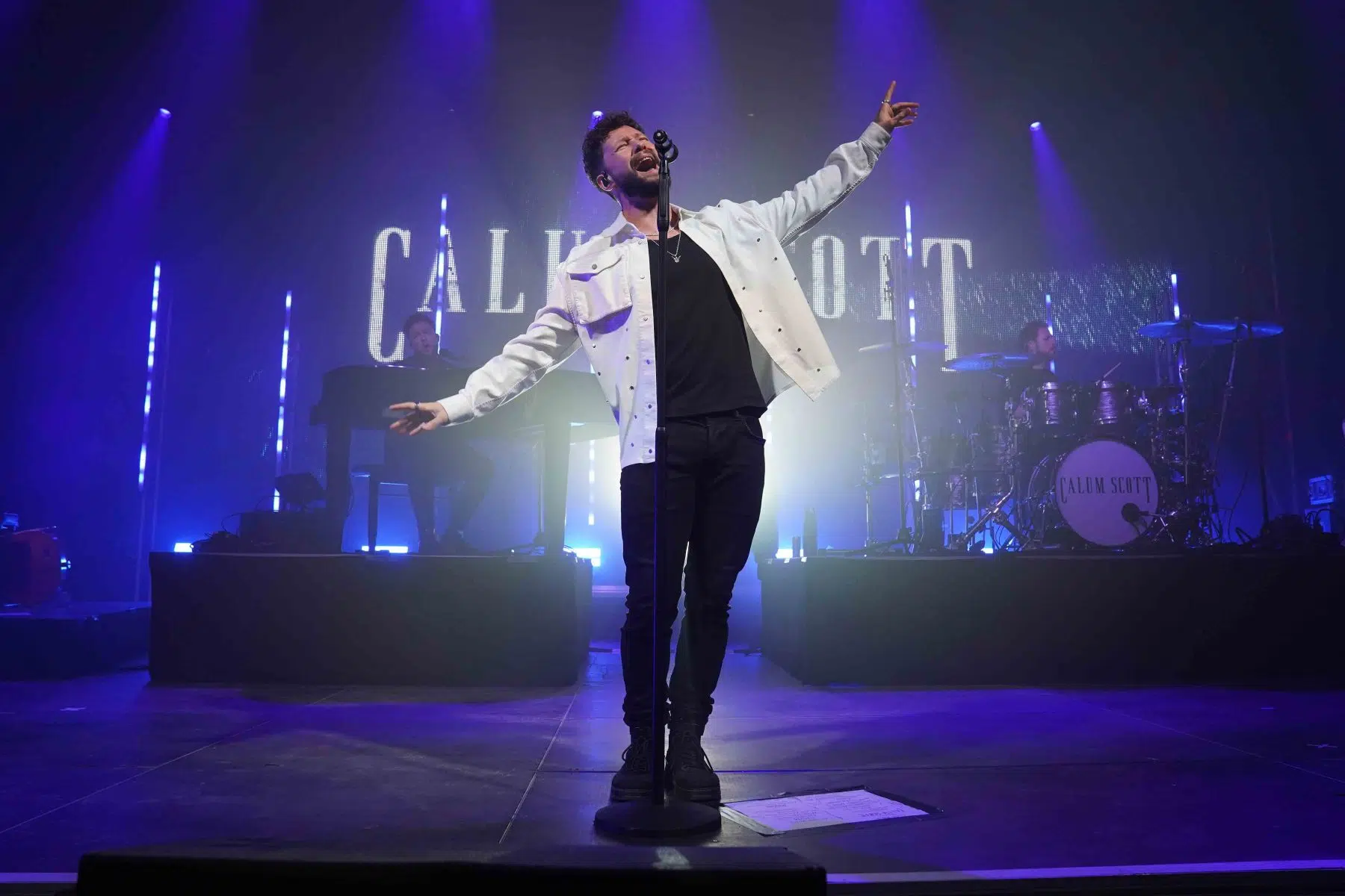 Calum Scott auf Europatournee 2024 Support in Mannheim war Malik Harris. Calum Scott auf Europatournee 2024 Support in Mannheim war Malik Harris.