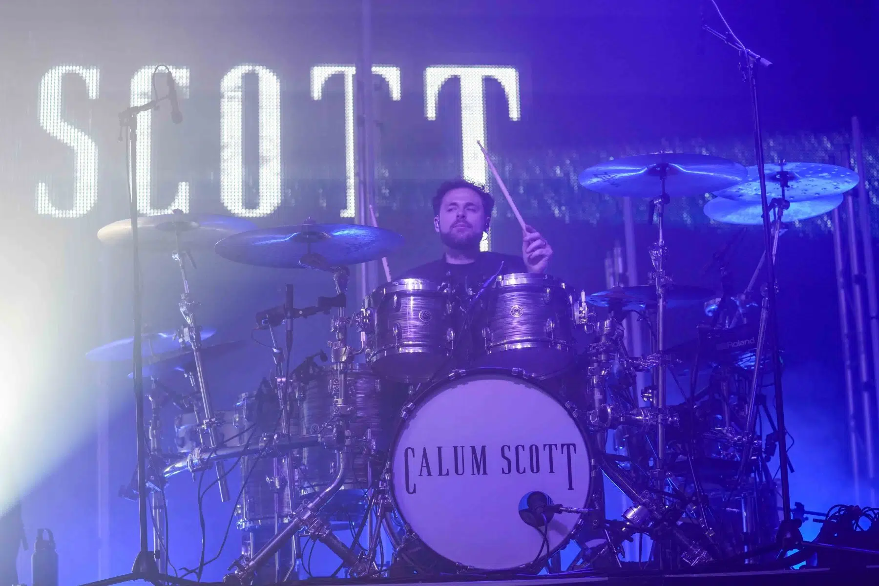 Calum Scott auf Europatournee 2024 Support in Mannheim war Malik Harris. Calum Scott auf Europatournee 2024 Support in Mannheim war Malik Harris.