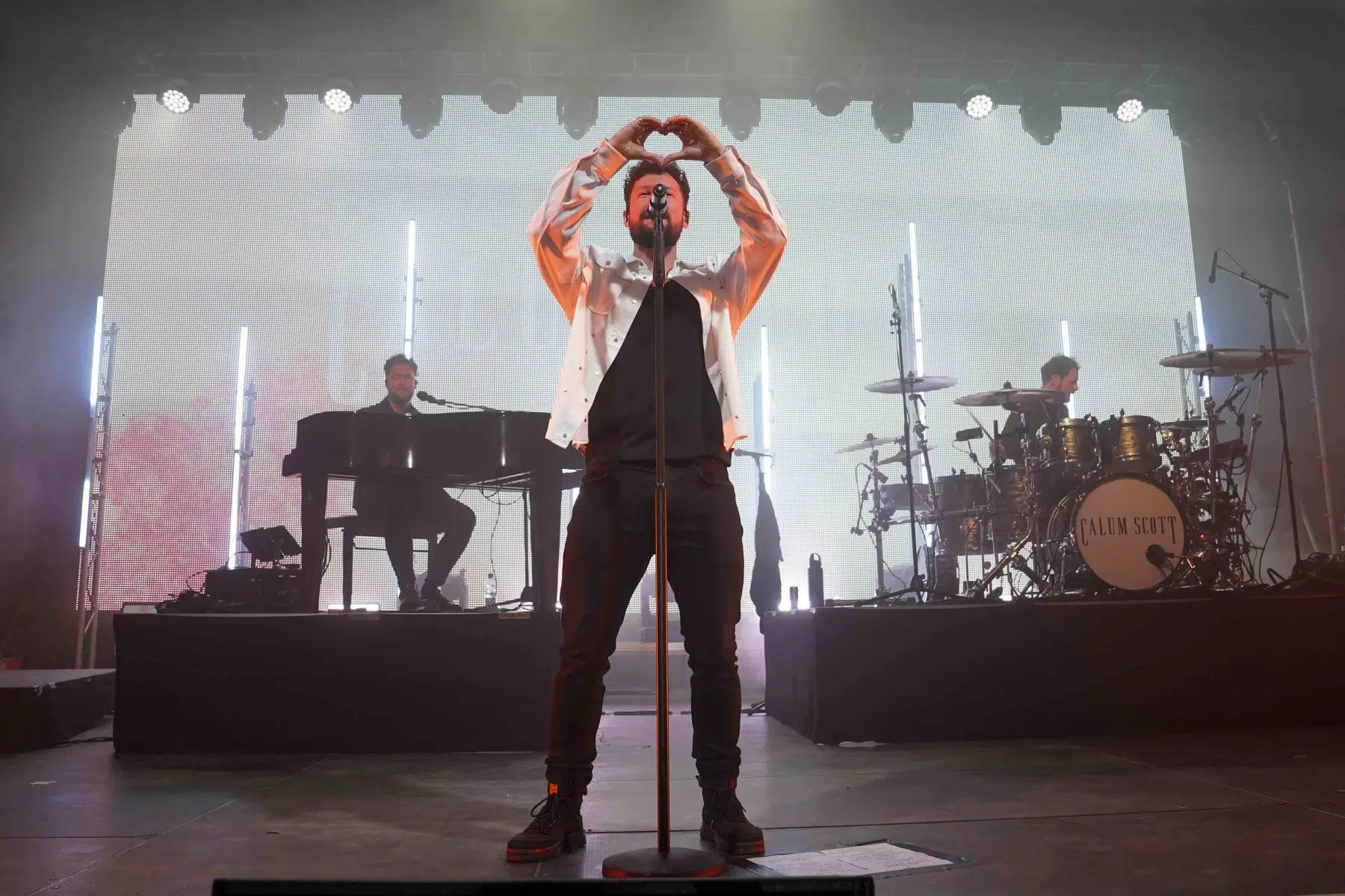 Calum Scott auf Europatournee 2024 Support in Mannheim war Malik Harris. Calum Scott auf Europatournee 2024 Support in Mannheim war Malik Harris.