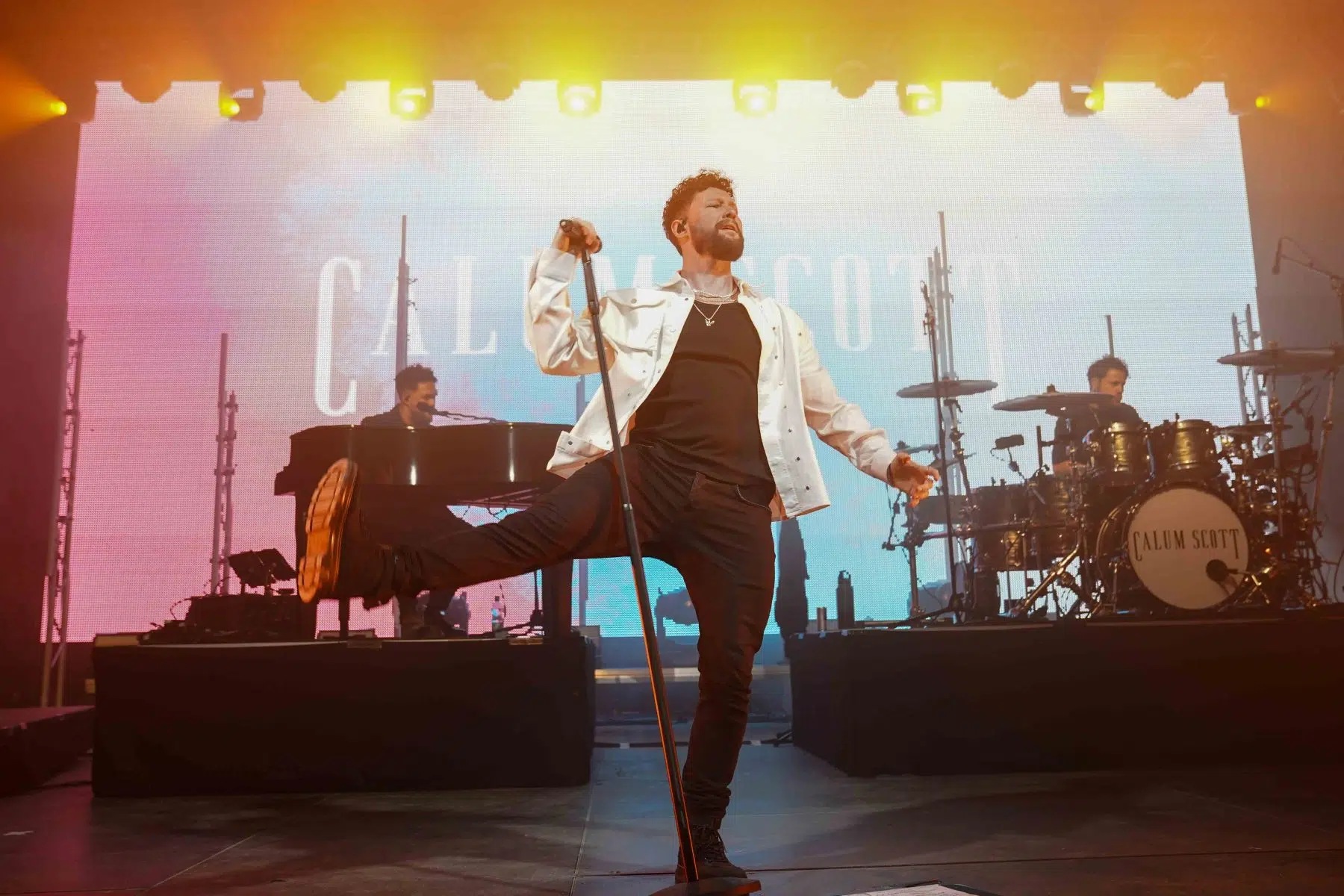 Calum Scott auf Europatournee 2024 Support in Mannheim war Malik Harris. Calum Scott auf Europatournee 2024 Support in Mannheim war Malik Harris.